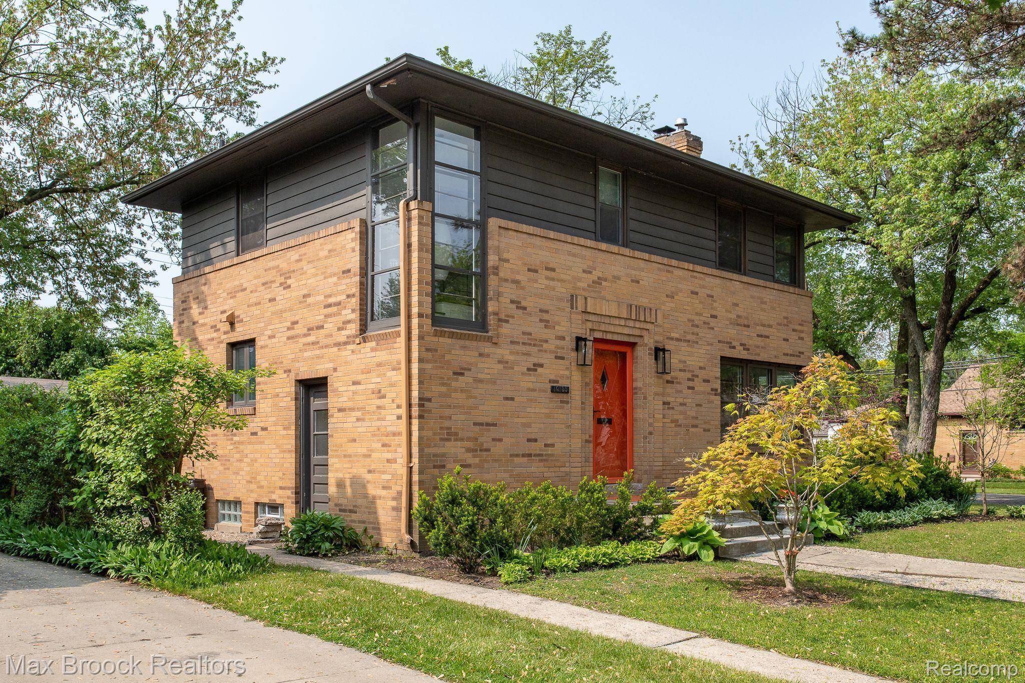 Huntington Woods, MI 48070,10155 ELGIN AVE