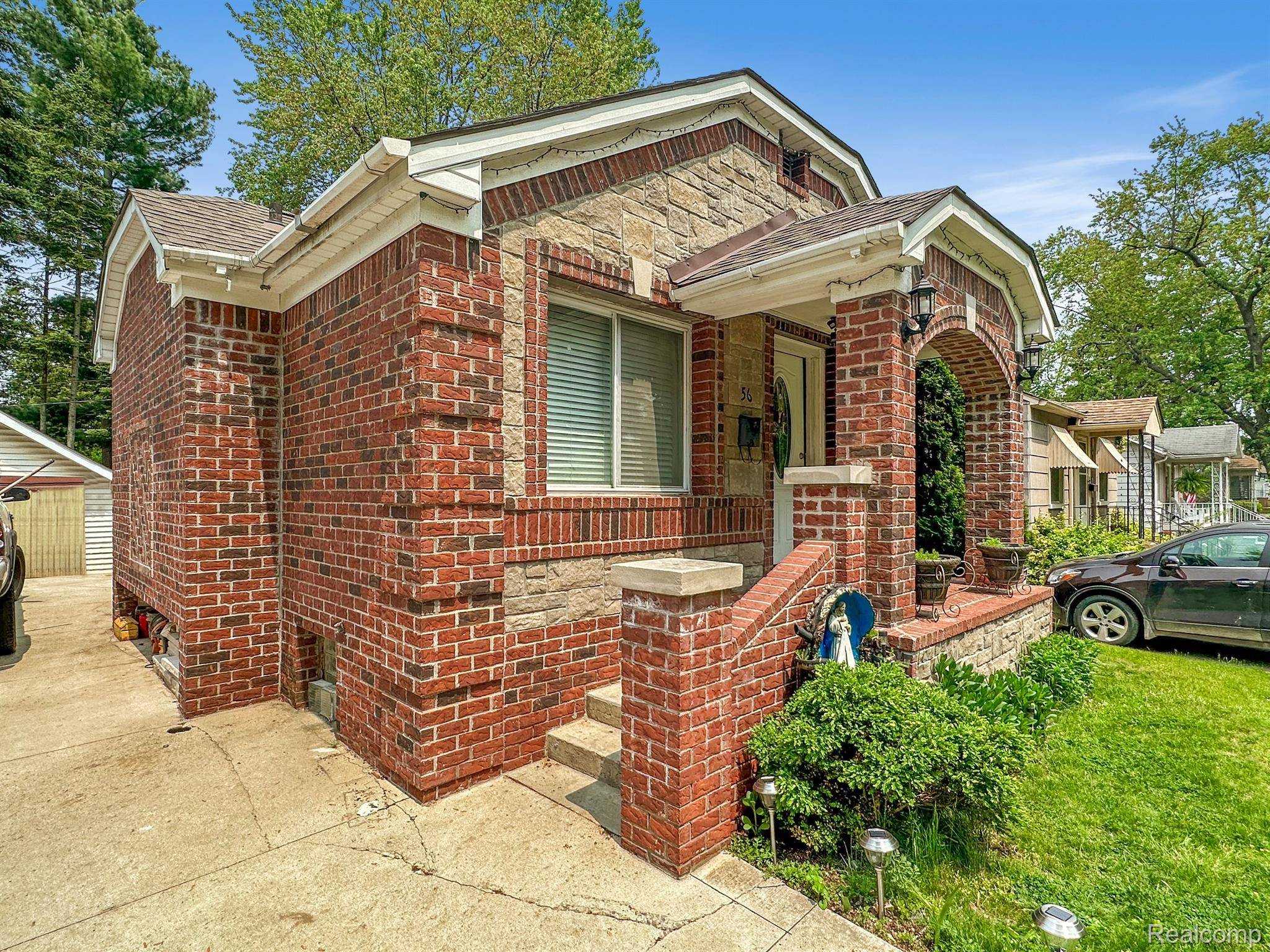 Pontiac, MI 48340,56 W New York AVE