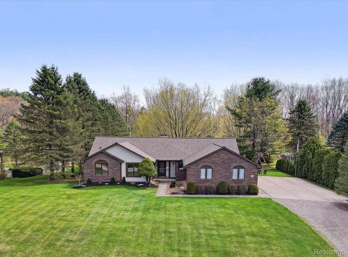 Howell, MI 48843,1324 RAVENSWOOD WAY