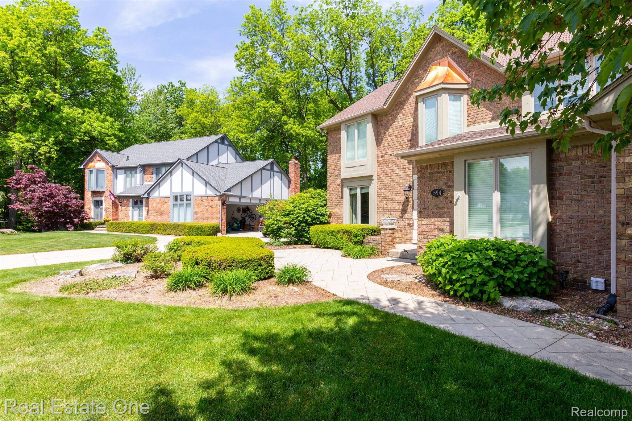 Rochester Hills, MI 48309,594 SHELLBOURNE DR