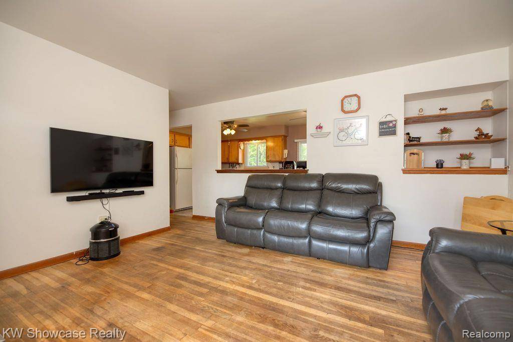 Wixom, MI 48393,2195 ARBOR AVE