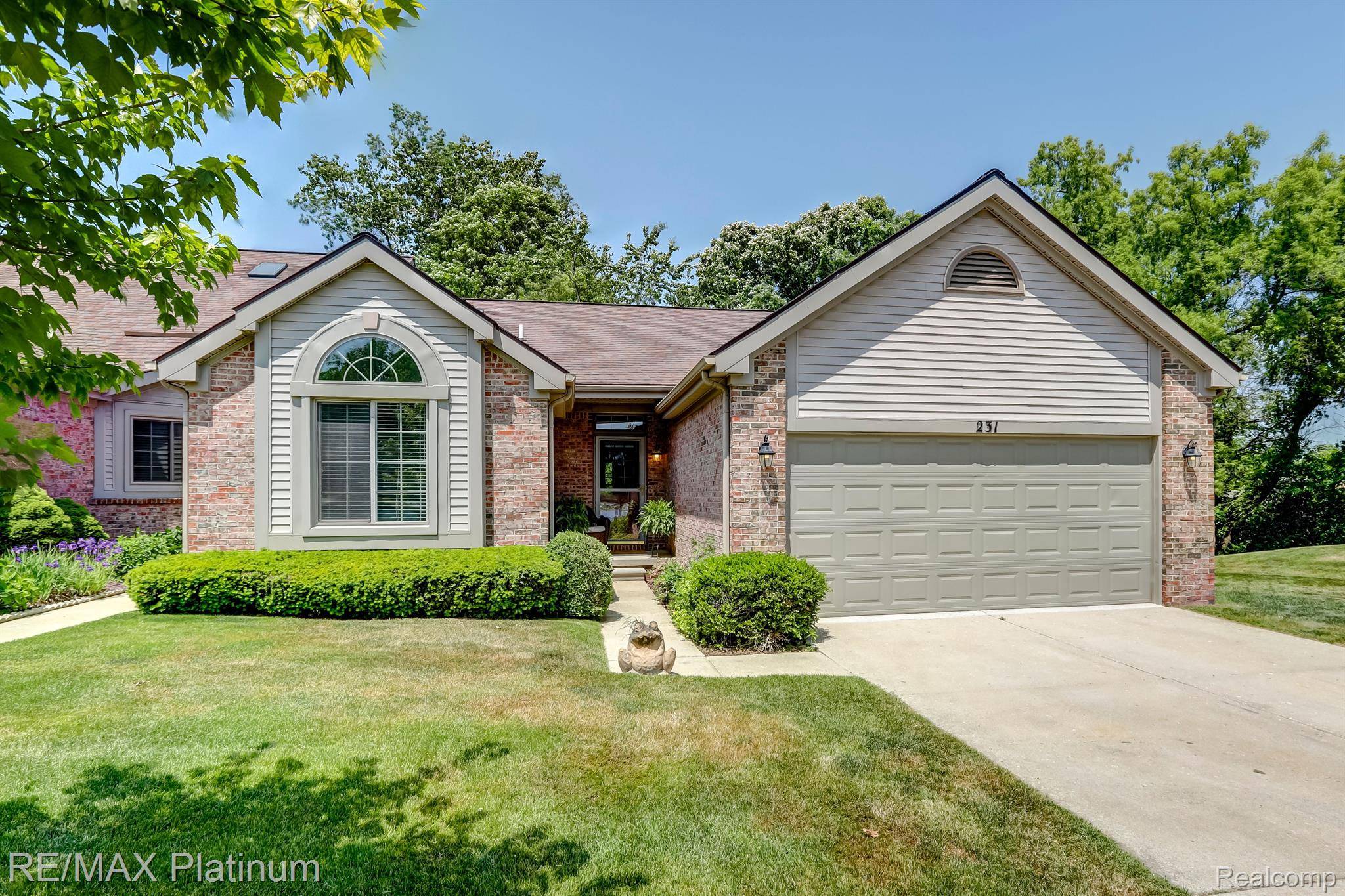 231 SISU KNOLL DR, Brighton, MI 48116