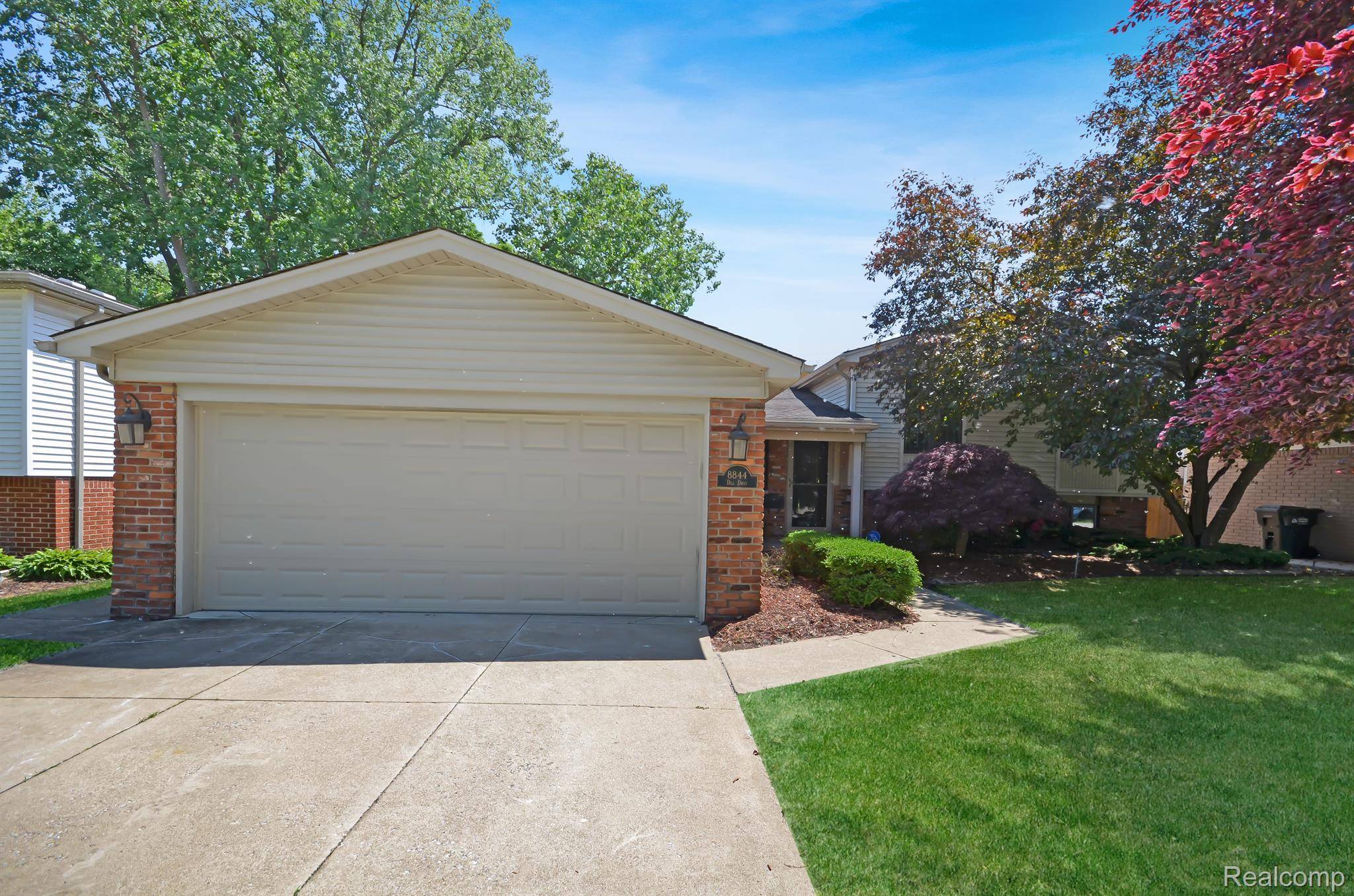 Sterling Heights, MI 48312,8844 Dill DR