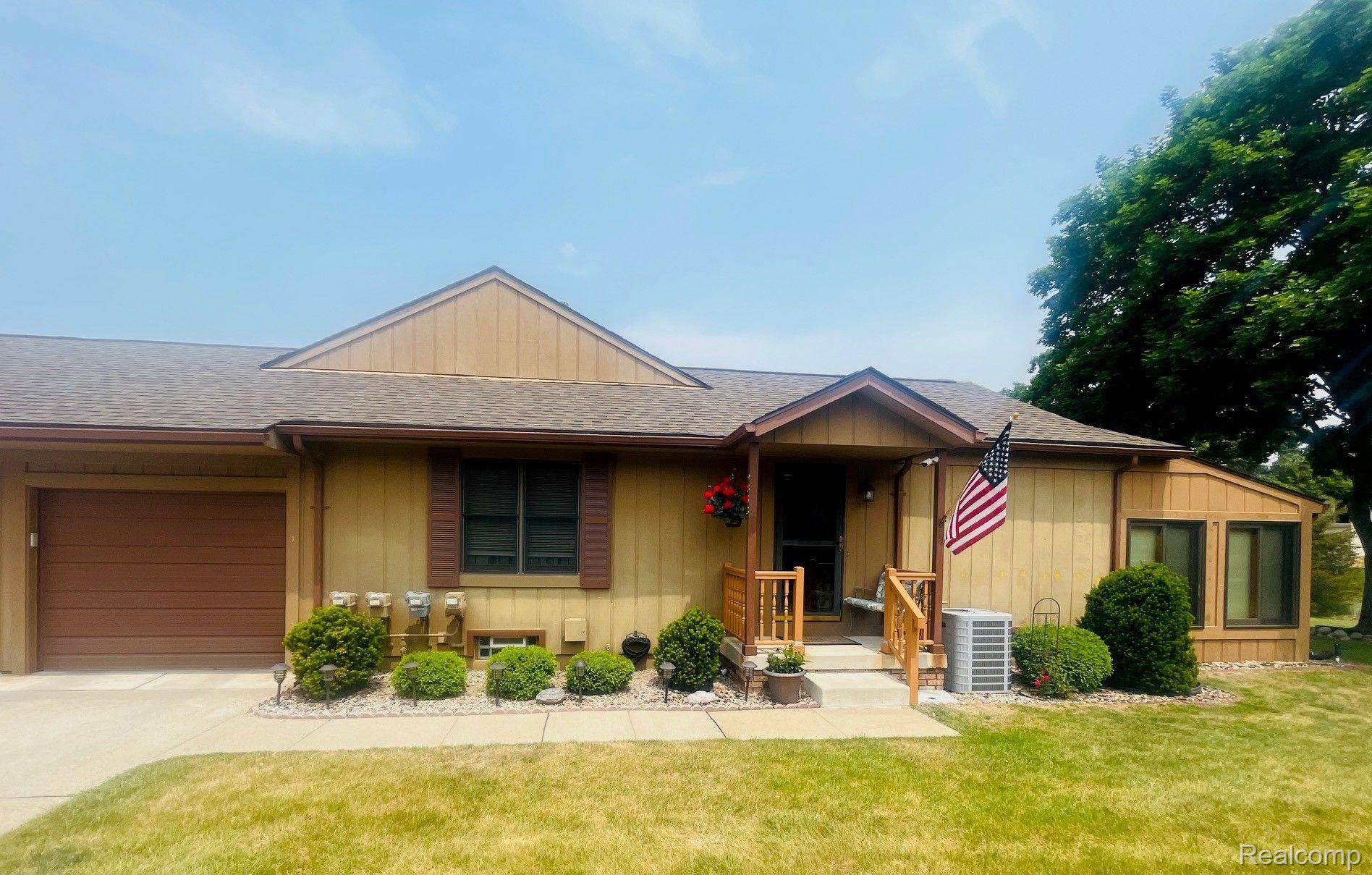 South Lyon, MI 48178,9833 Cambridge CT #1