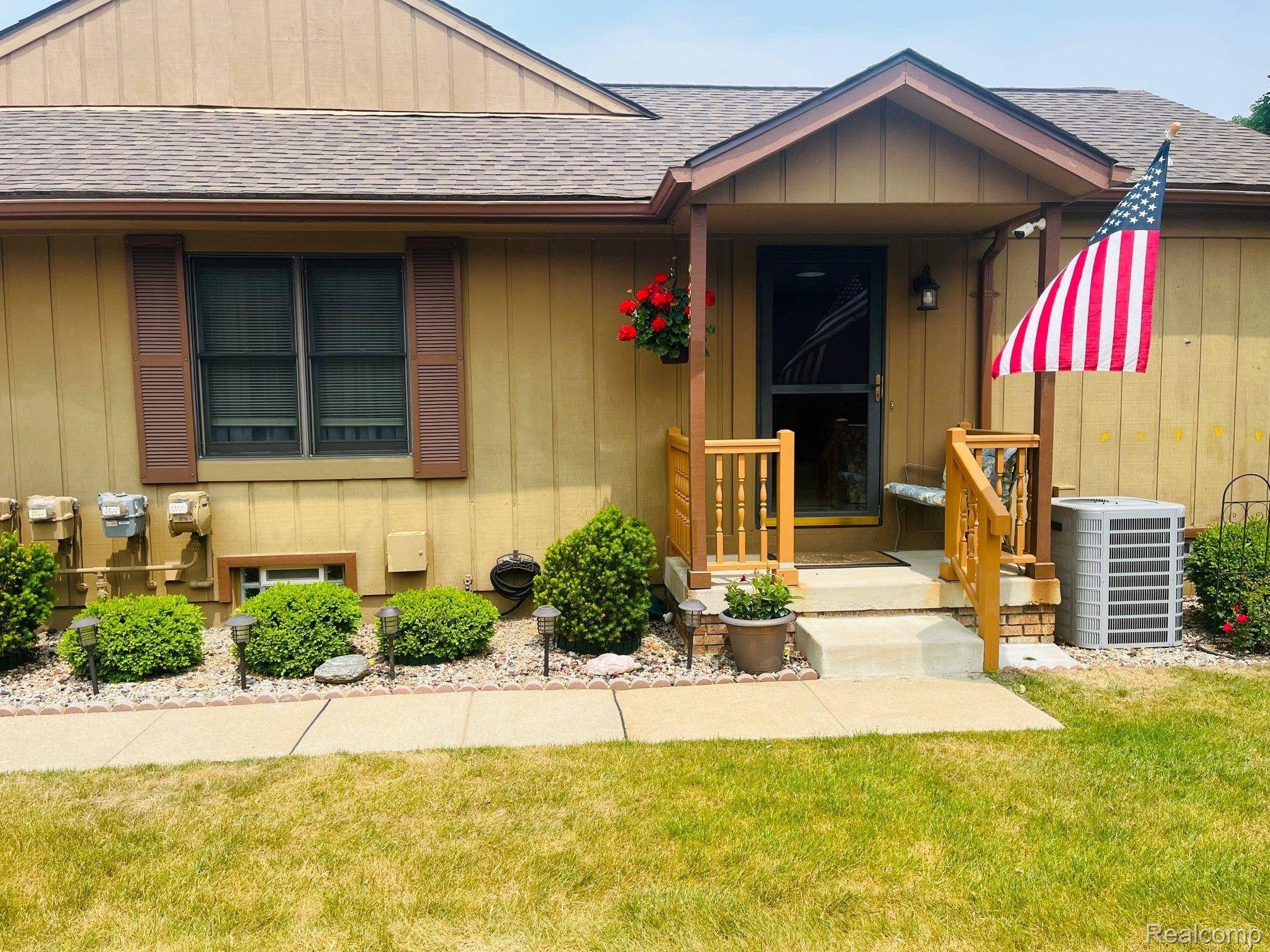 South Lyon, MI 48178,9833 Cambridge CT #1