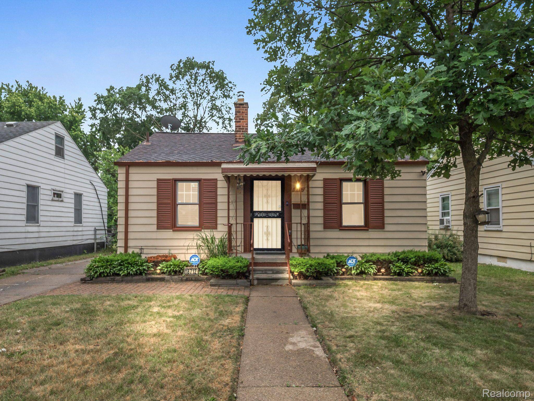 Harper Woods, MI 48225,18712 WASHTENAW ST