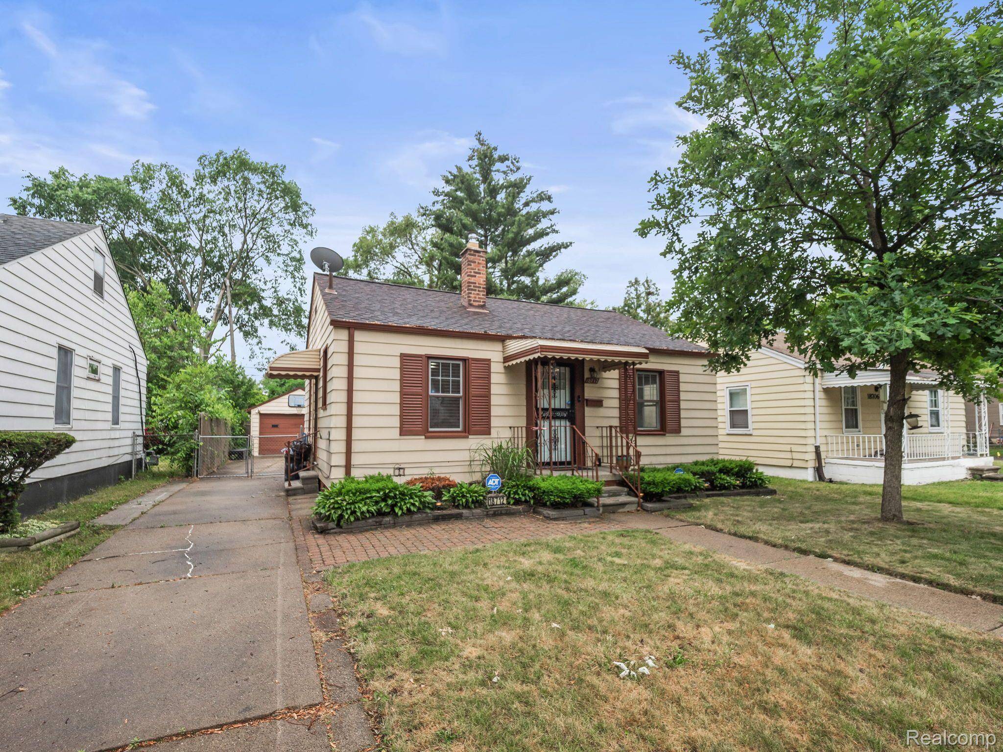 Harper Woods, MI 48225,18712 WASHTENAW ST