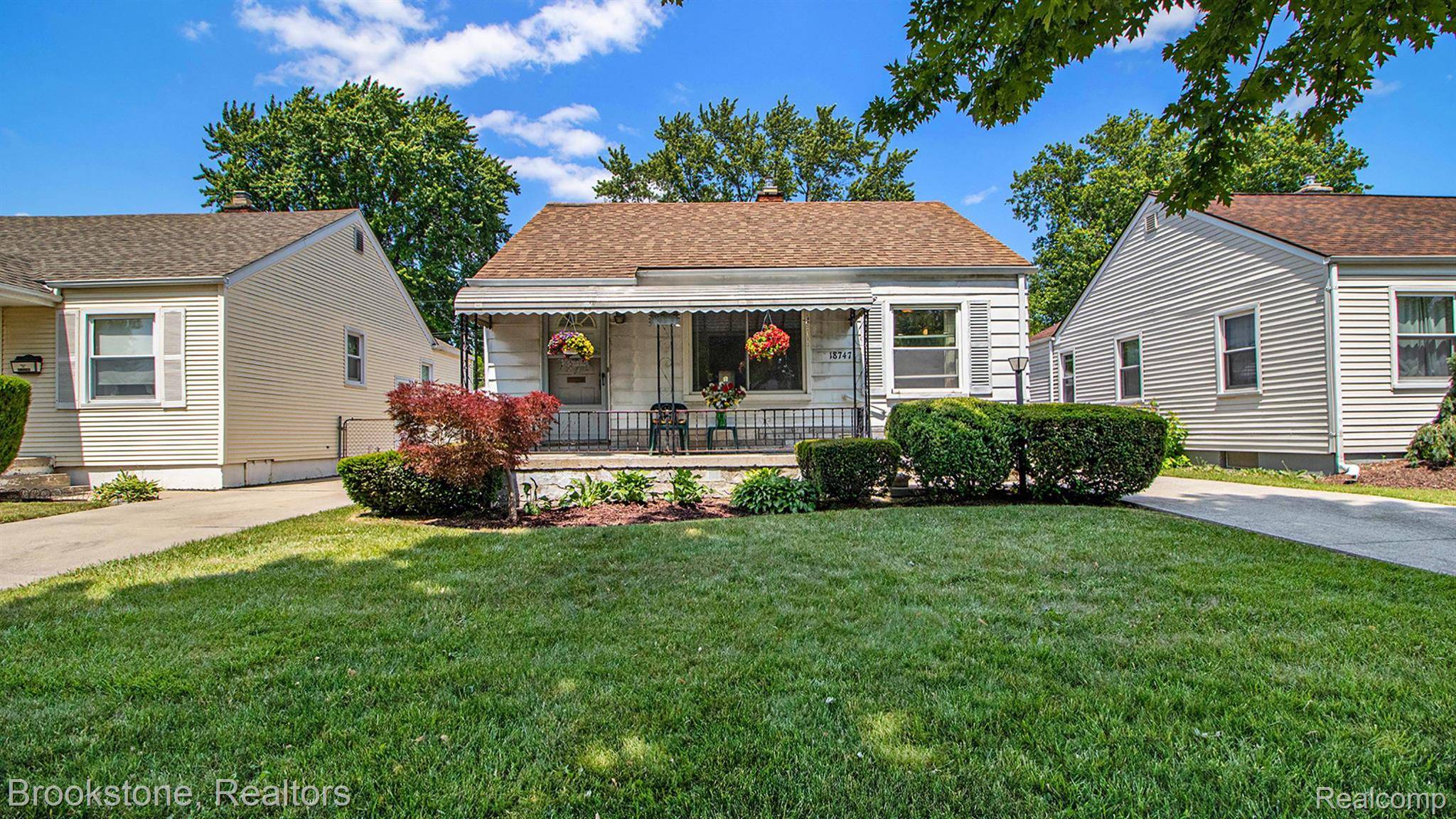 Harper Woods, MI 48225,18747 WOODSIDE ST