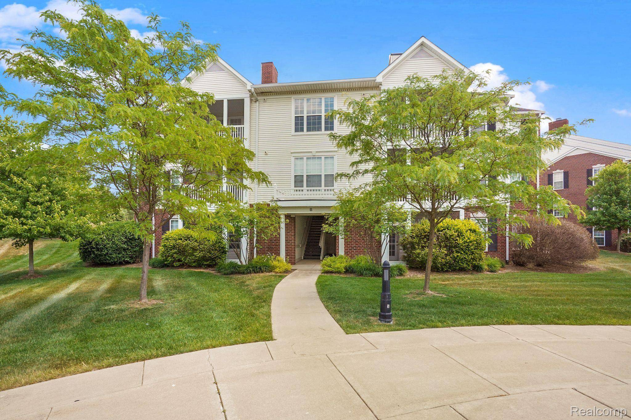 Ann Arbor, MI 48103,841 E Summerfield Glen CIR