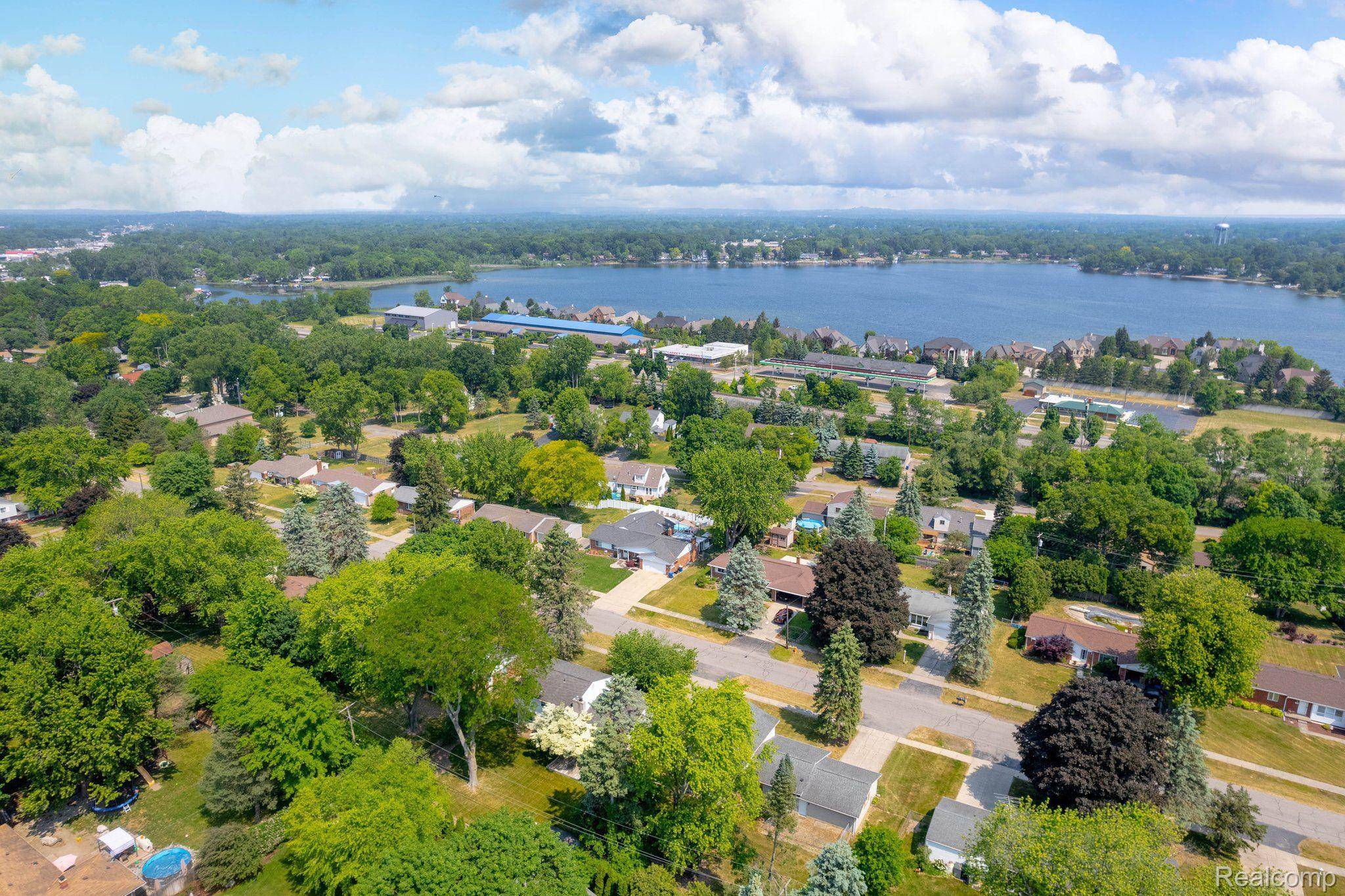 Waterford, MI 48329,3655 LORENA DR