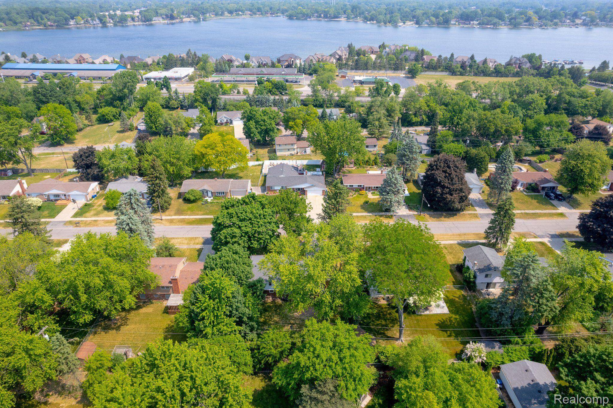 Waterford, MI 48329,3655 LORENA DR