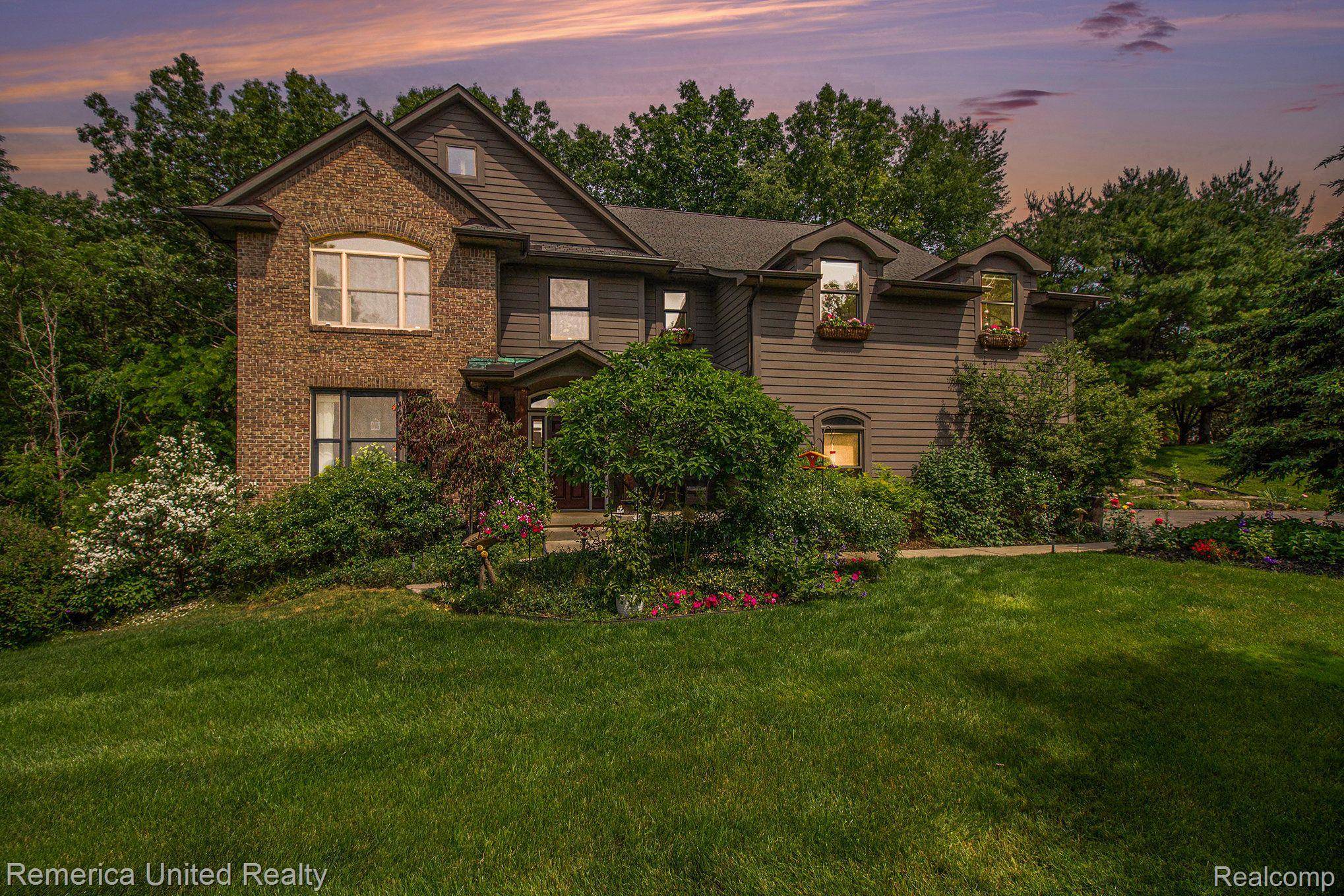 Pinckney, MI 48169,9998 ROLLING GREENS DR