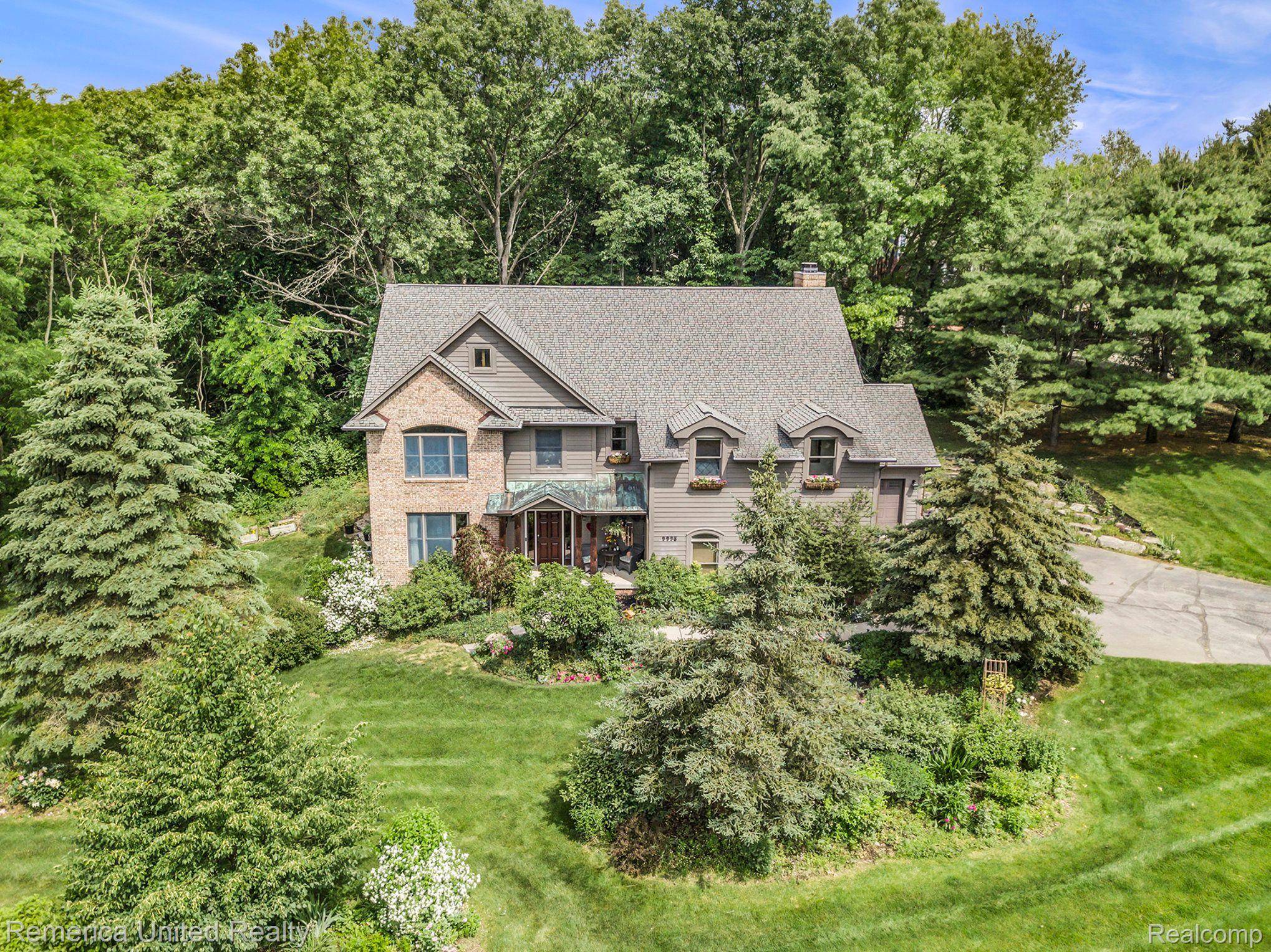 Pinckney, MI 48169,9998 ROLLING GREENS DR