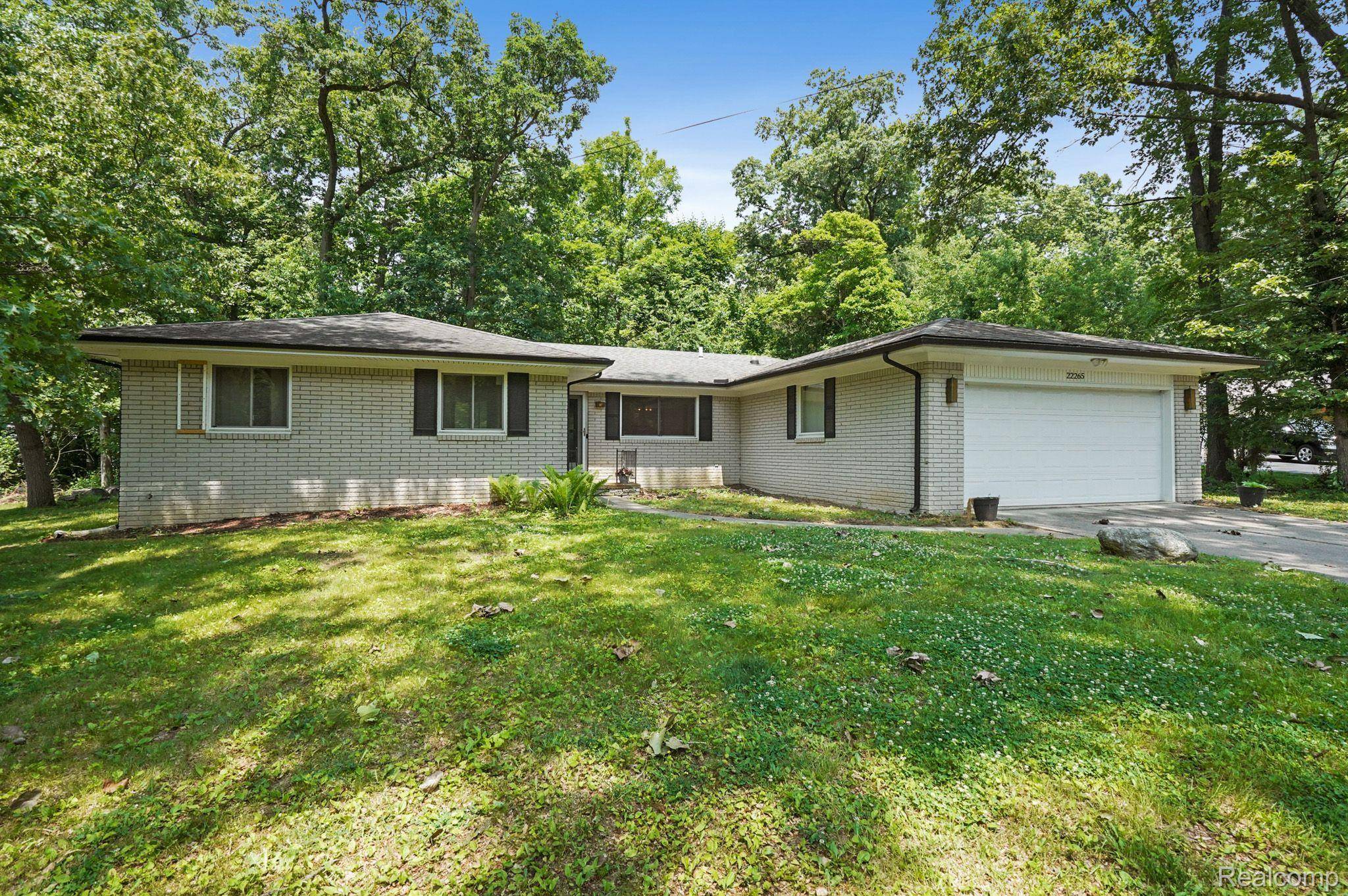 Southfield, MI 48033,22265 Maplewood DR