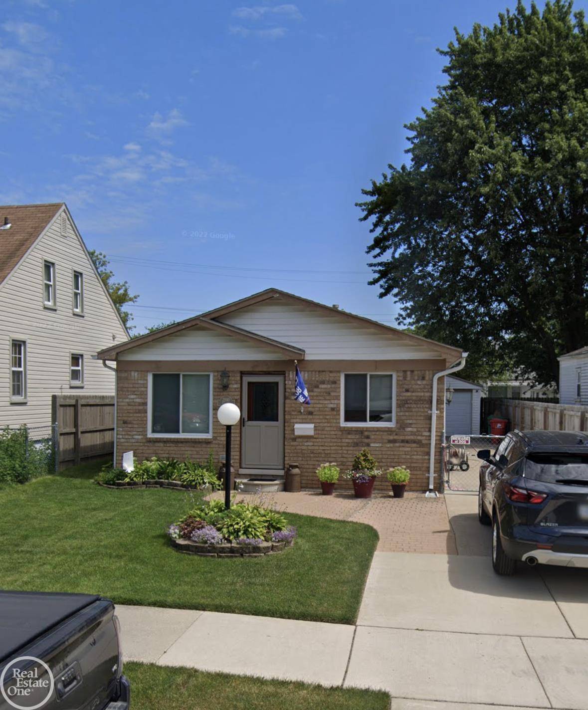 Eastpointe, MI 48021,22140 Rein