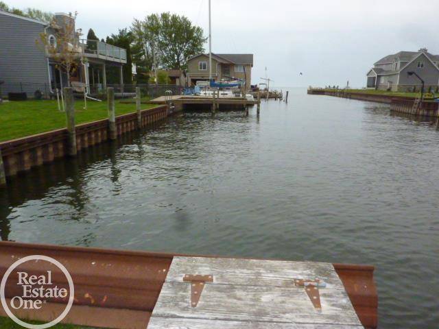 Harrison Twp, MI 48045,37725 Maplehill