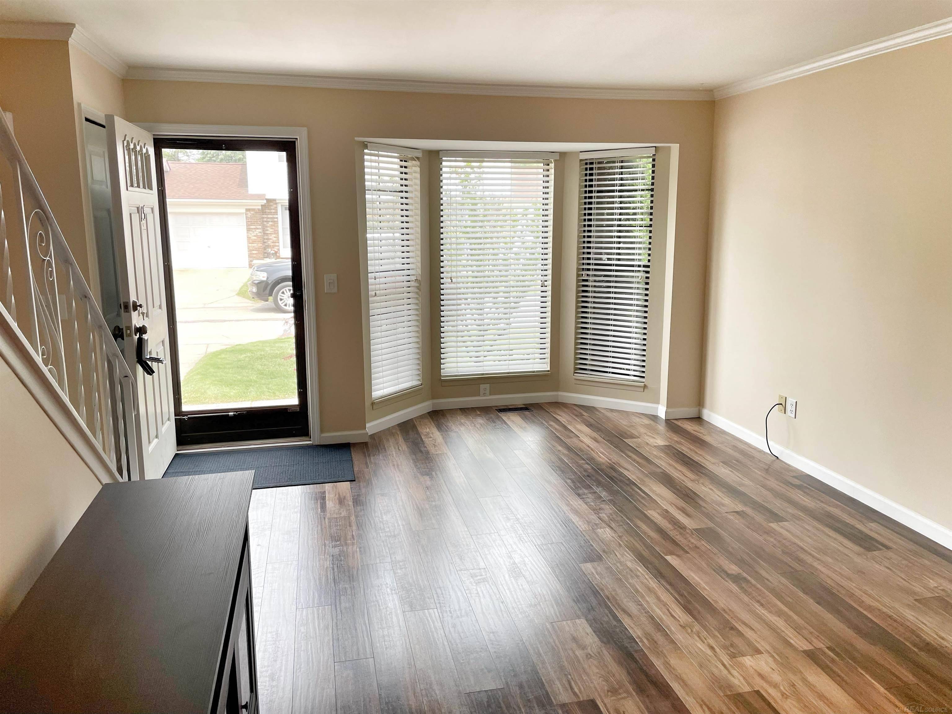 Harrison Twp, MI 48045,28090 Fair Oaks Ln #15