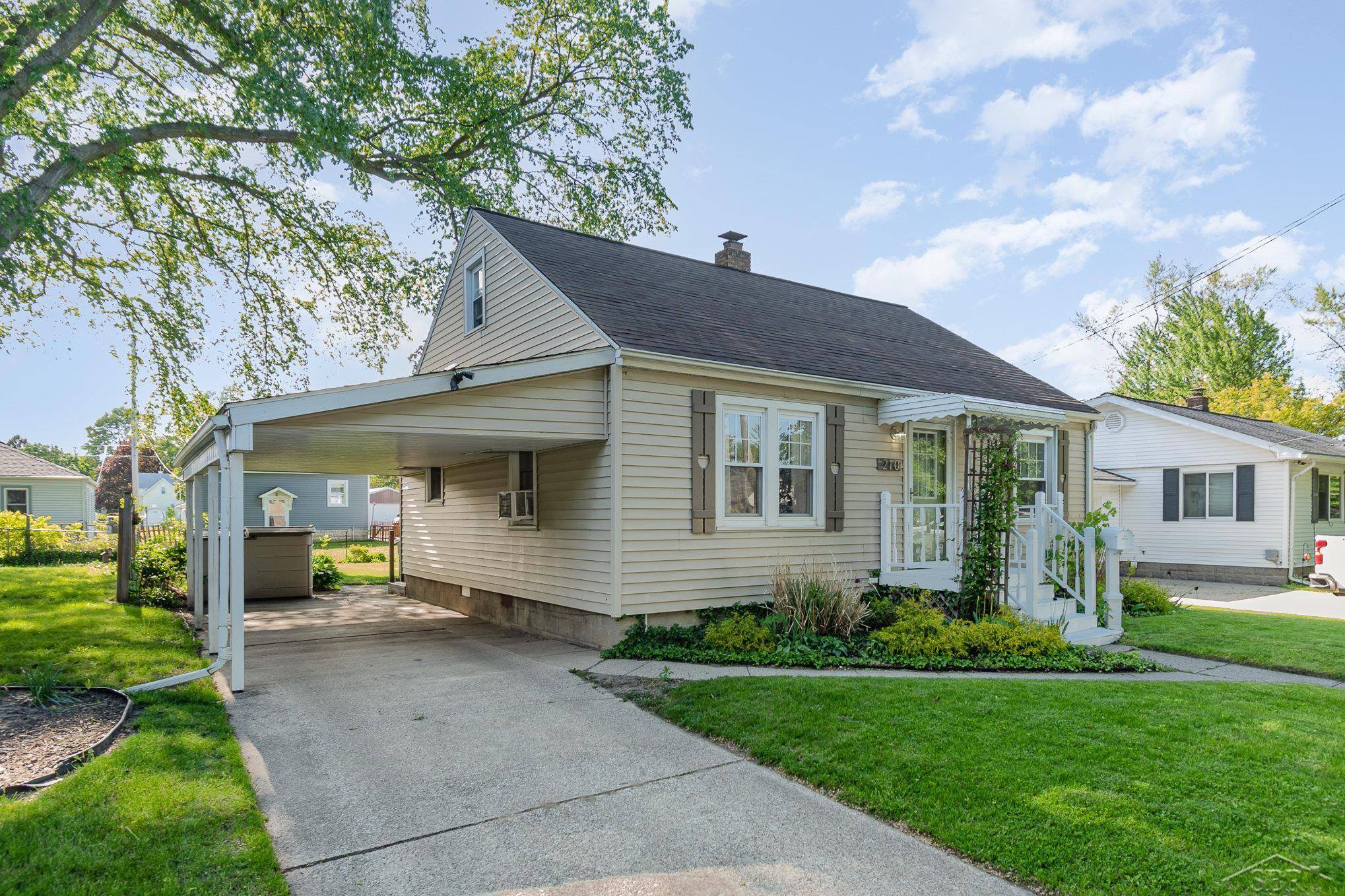 Essexville, MI 48732,210 Hall St