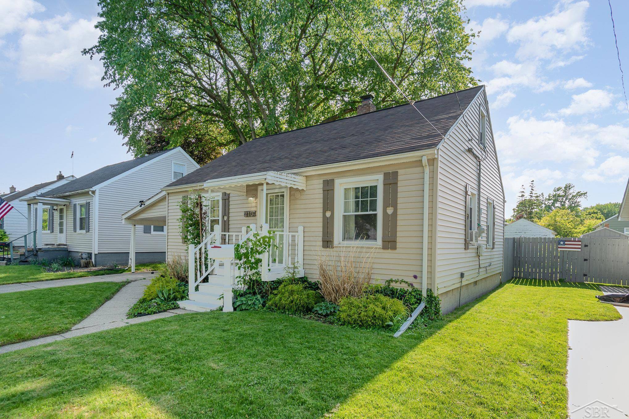 Essexville, MI 48732,210 Hall St