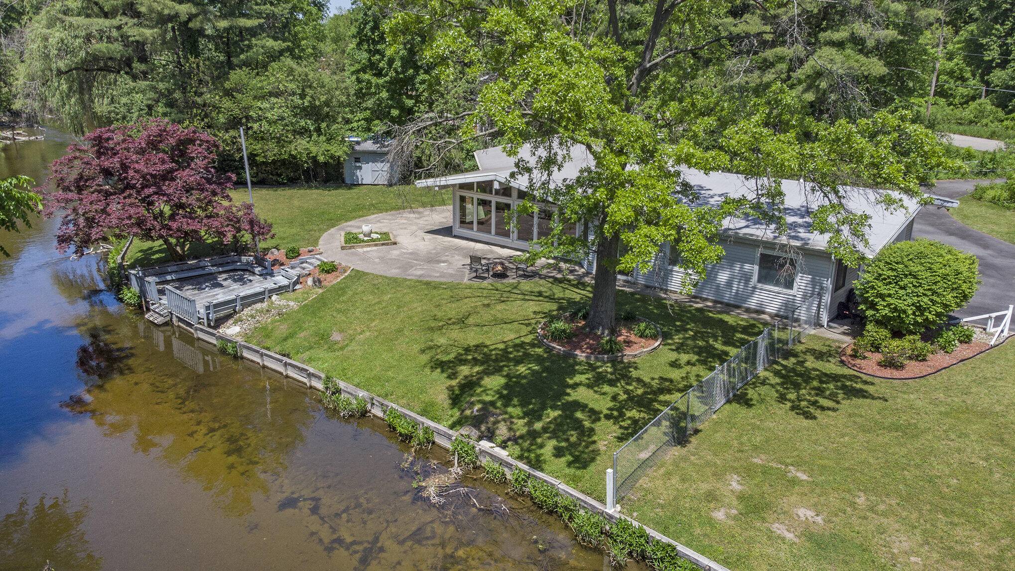 Edwardsburg, MI 49112,70850 Sunrise DR