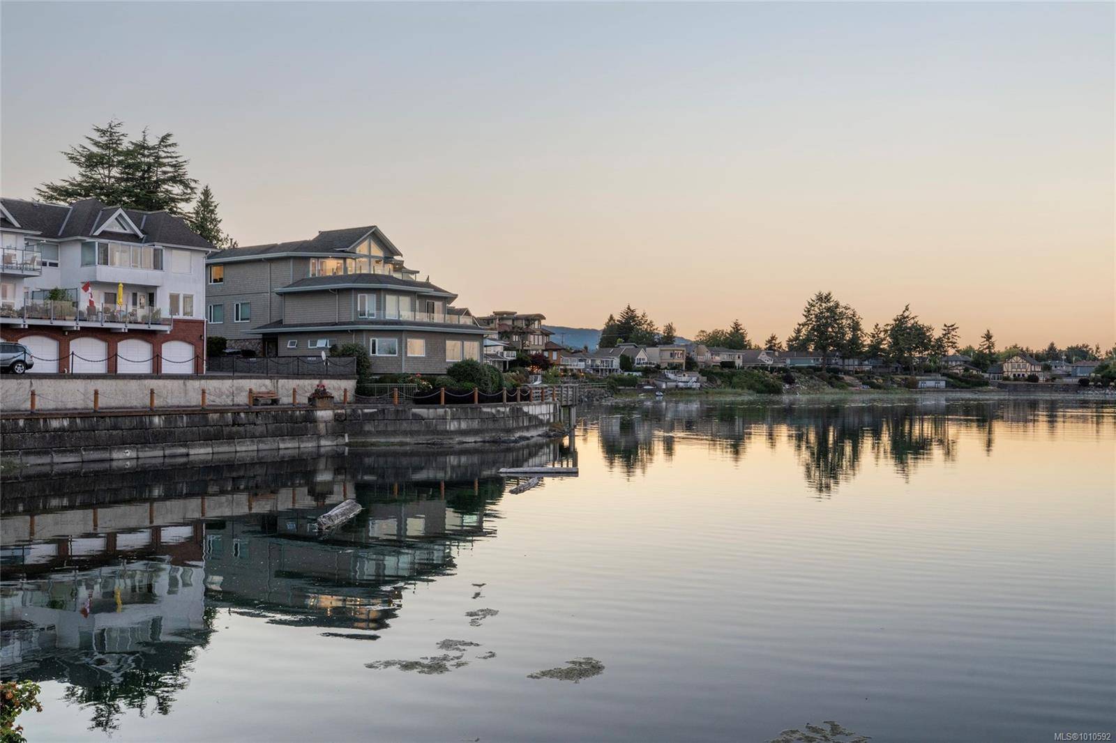 Sidney, BC V8L 3C7,9885 Second St #4