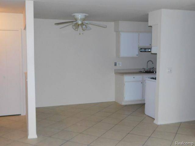 Roseville, MI 48066,30241 UTICA RD #207A