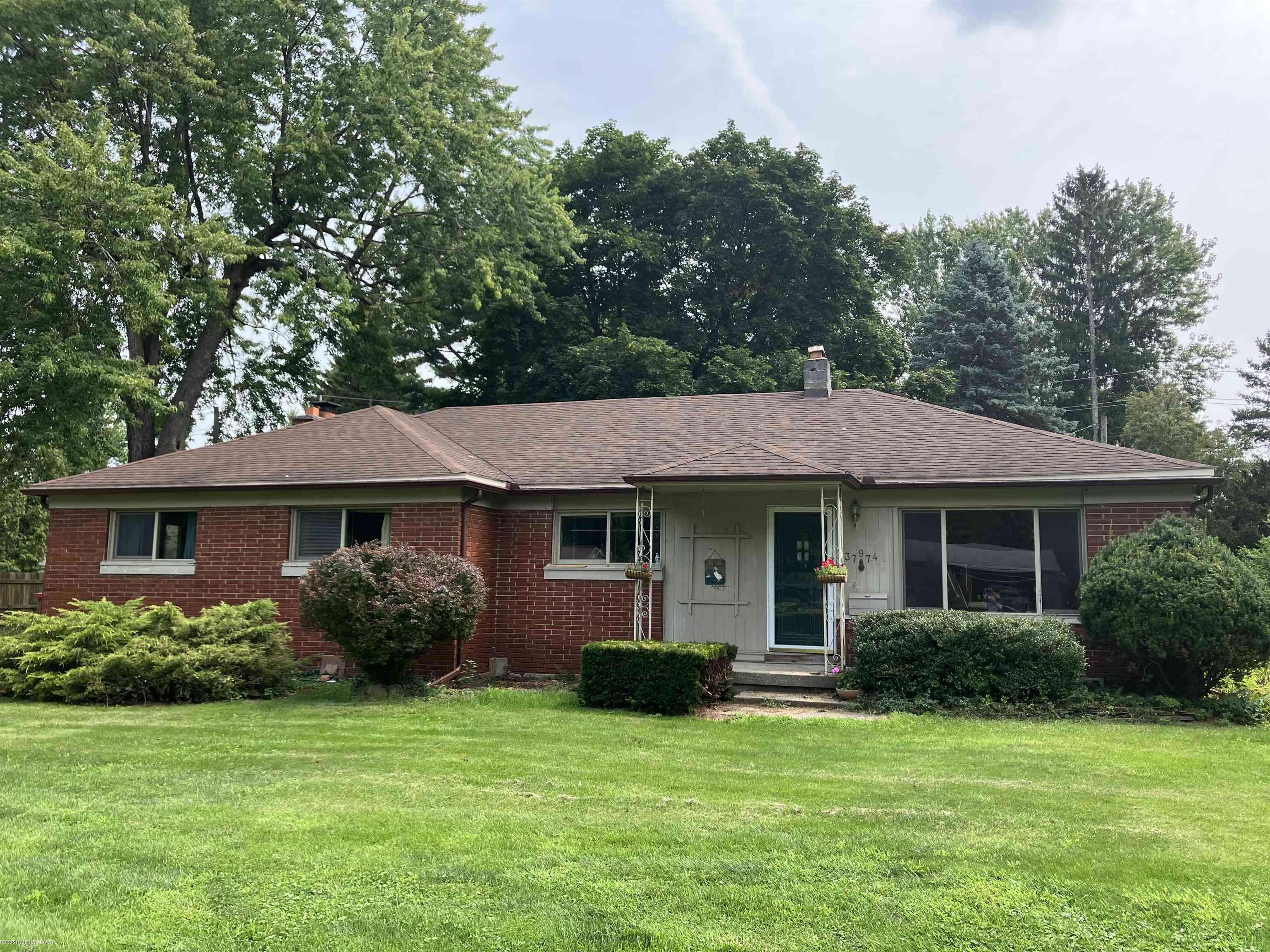 Harrison Twp, MI 48045,37974 Elmite