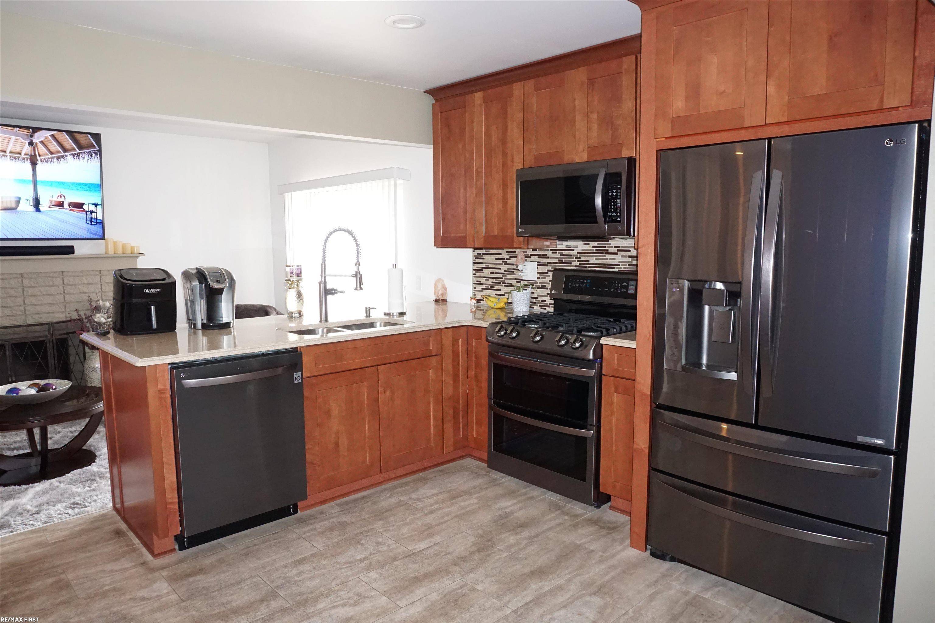 Warren, MI 48088,27845 Dover