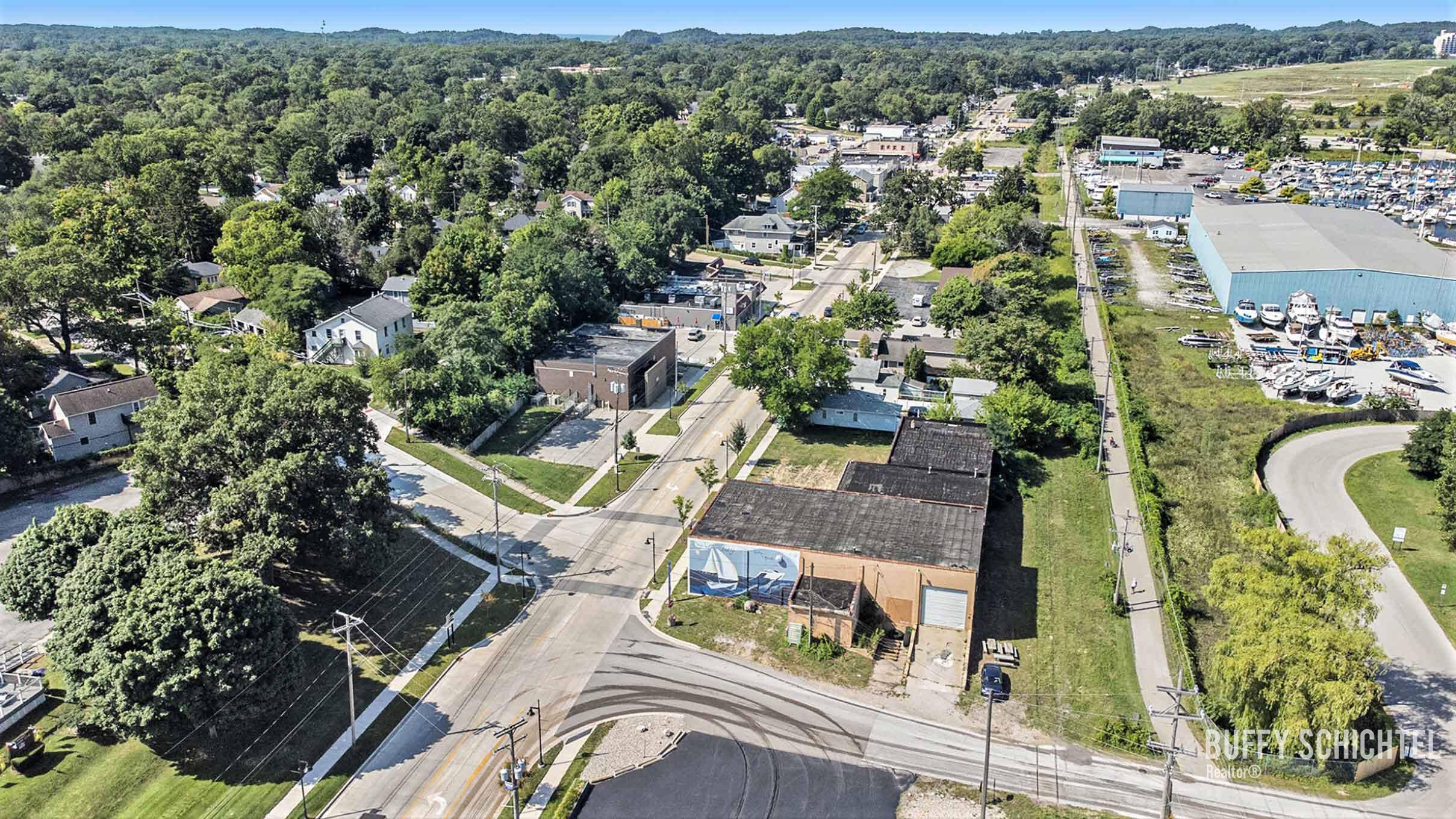 Muskegon, MI 49441,1812 Lakeshore DR