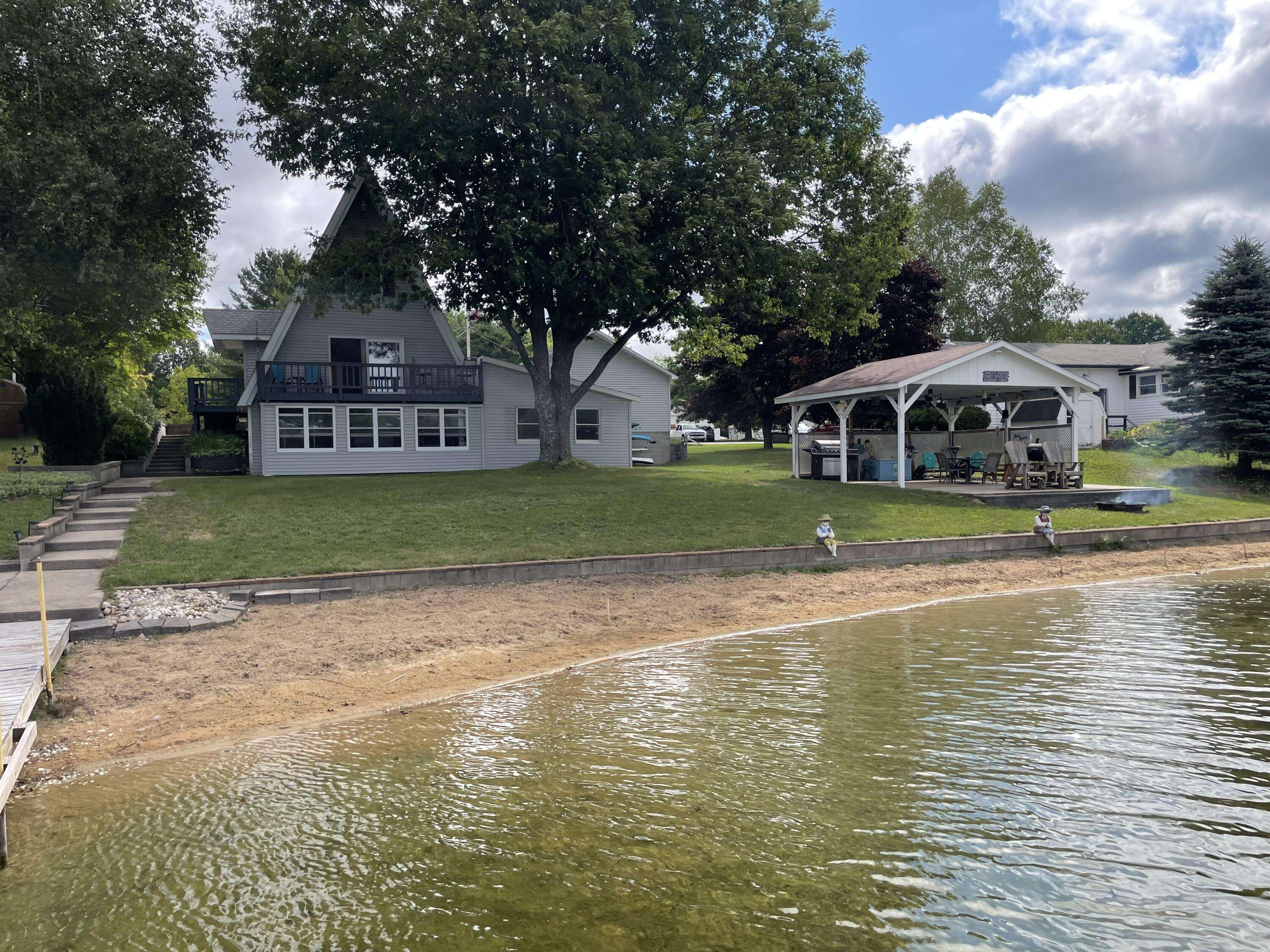 332 Gitchegumee DR, Unknown_outofstate, MI 49620