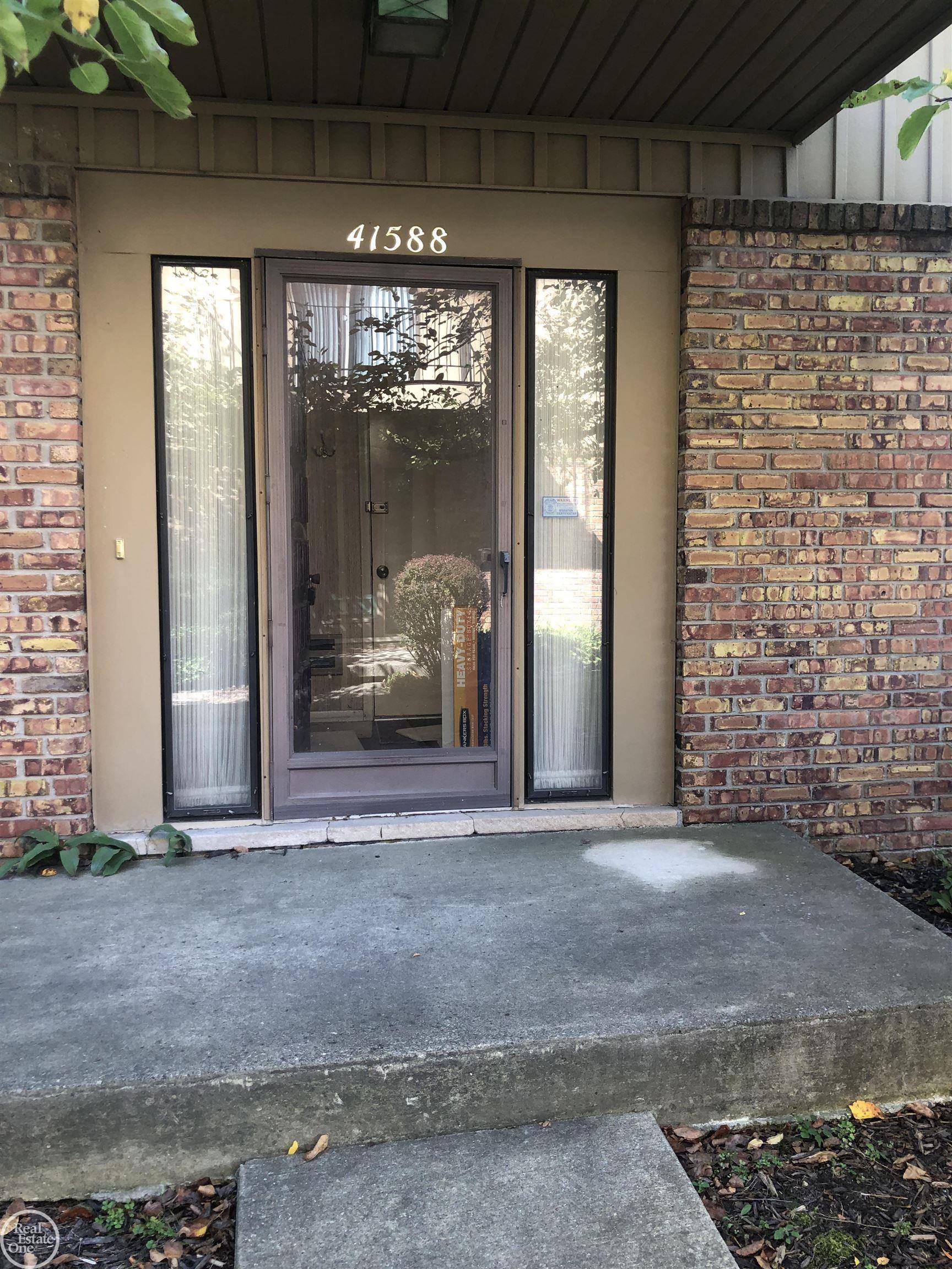 41588 Bedford Dr, Canton Twp, MI 48187