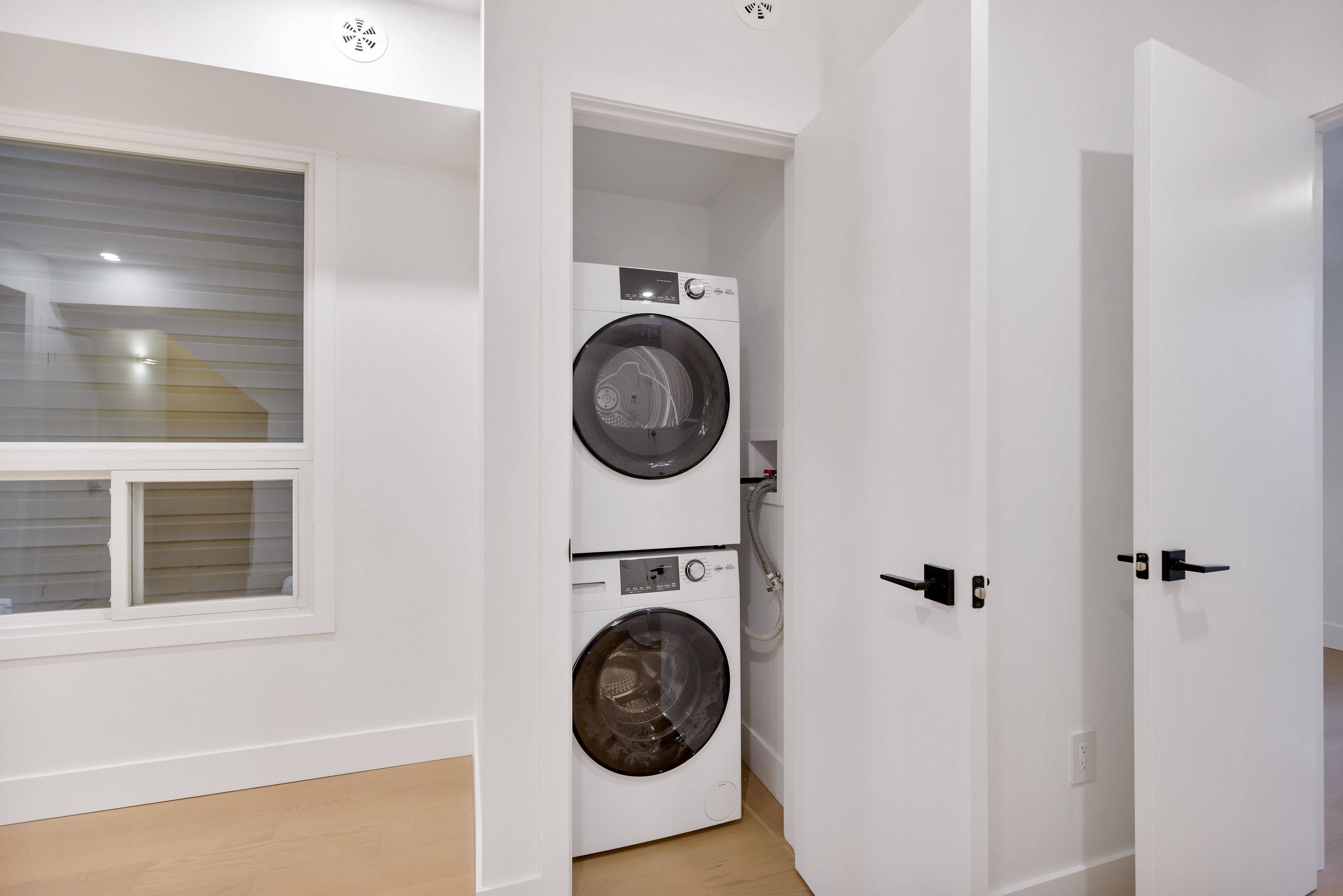 Toronto E01, ON M4J 3G3,396 Jones AVE #Mainfloor