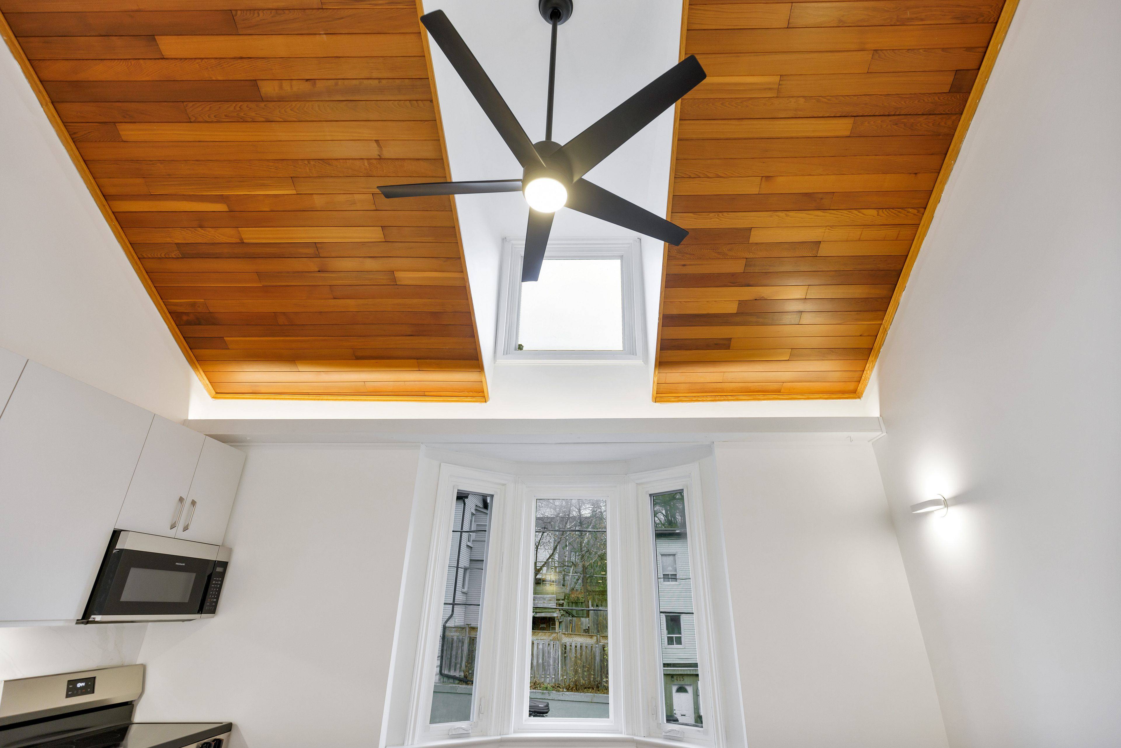 Toronto E01, ON M4J 3G3,396 Jones AVE #2ND Floor