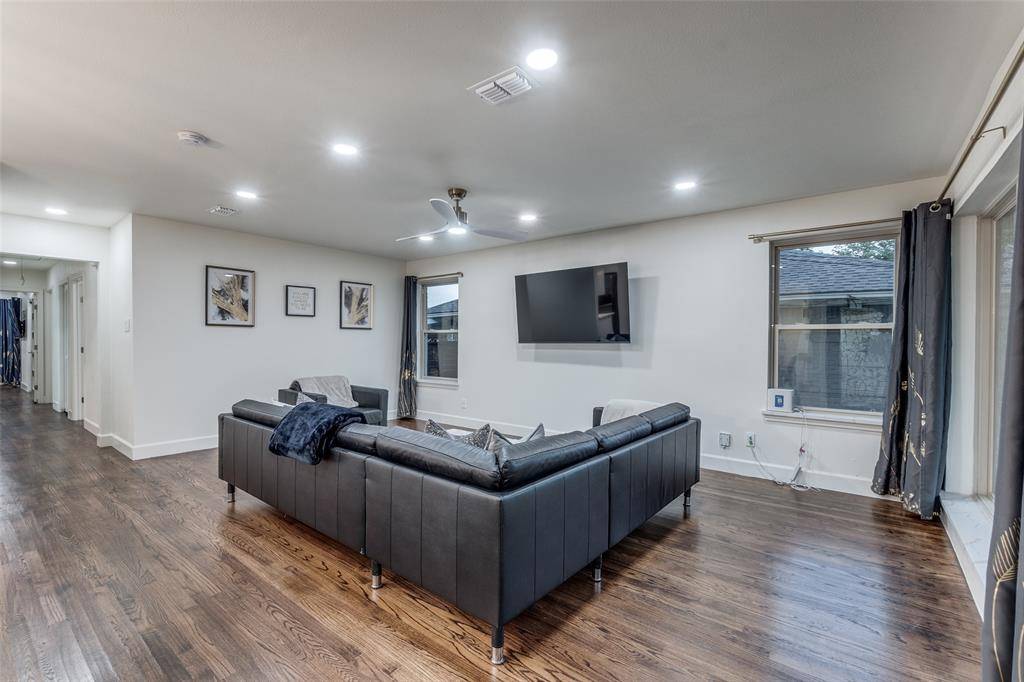 Dallas, TX 75238,9026 Livenshire Drive