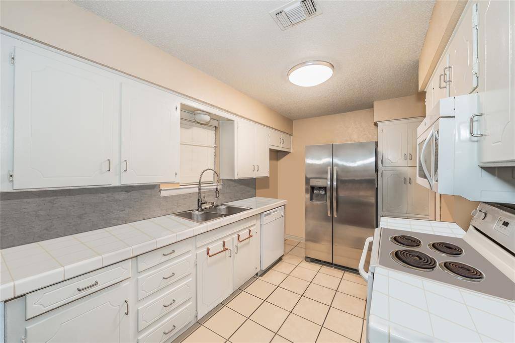 Hurst, TX 76053,512 Billie Ruth Lane