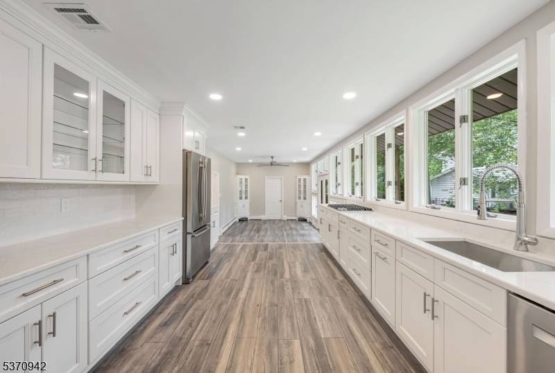 Wyckoff Twp., NJ 07481,39 Edgewood Ave