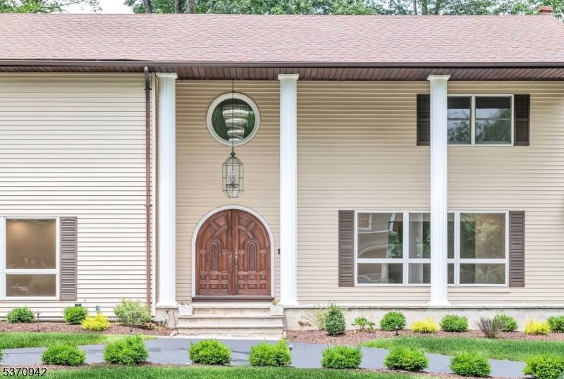 Wyckoff Twp., NJ 07481,39 Edgewood Ave