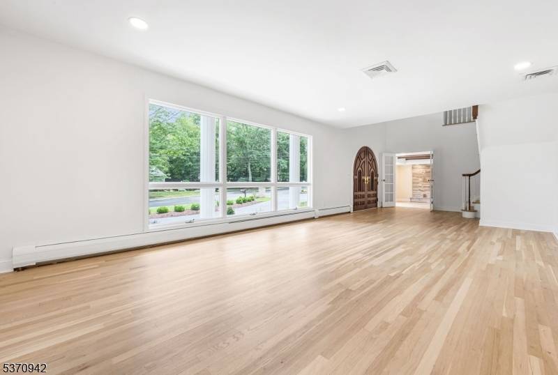 Wyckoff Twp., NJ 07481,39 Edgewood Ave