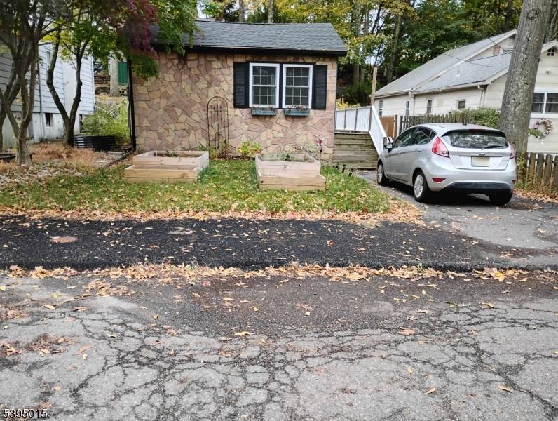 Hopatcong Boro, NJ 07843,38 Geneva Trl