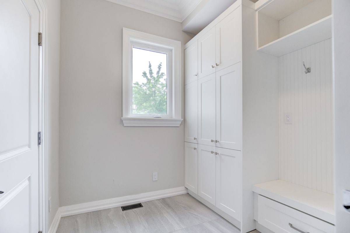 Oakville, ON L6L 2S3,1344 Waverly AVE