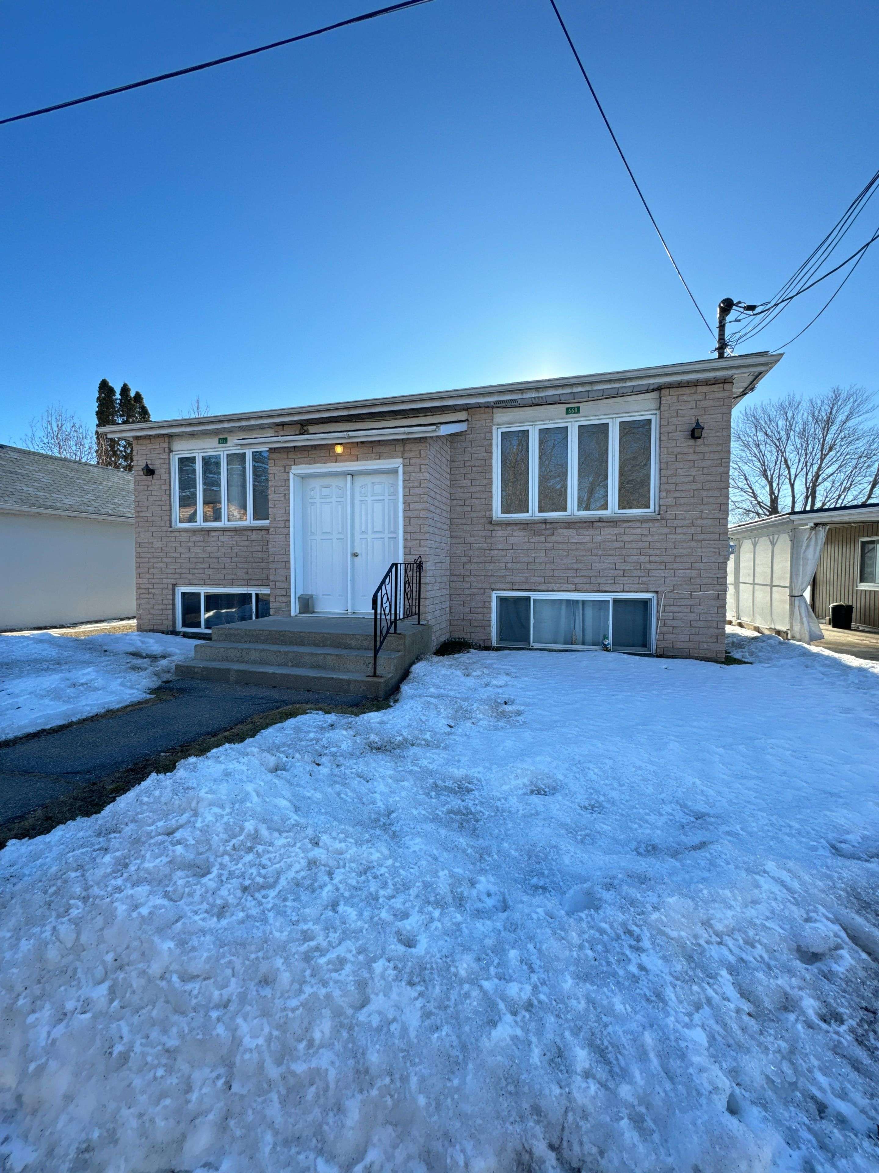 Clarence-rockland, ON K4K 1B1,668 Lalonde ST #1