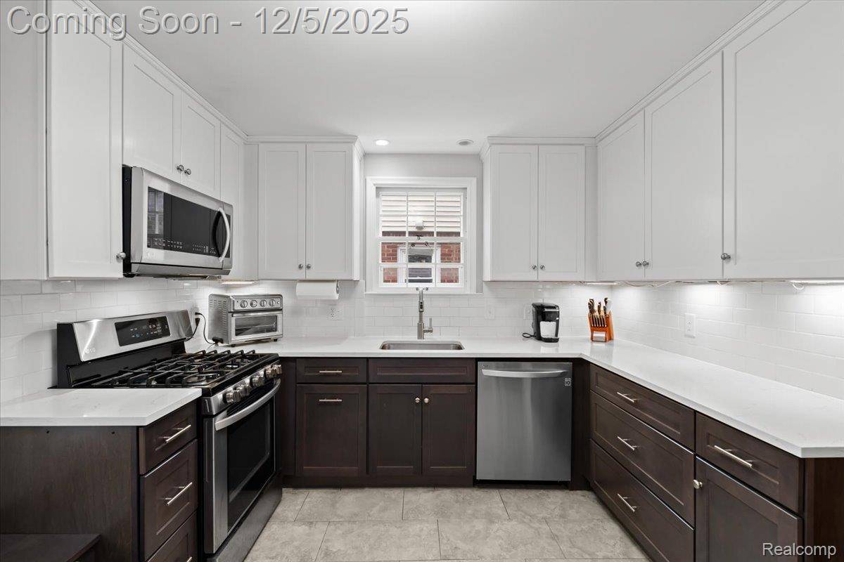 Livonia, MI 48150,11009 Melrose ST