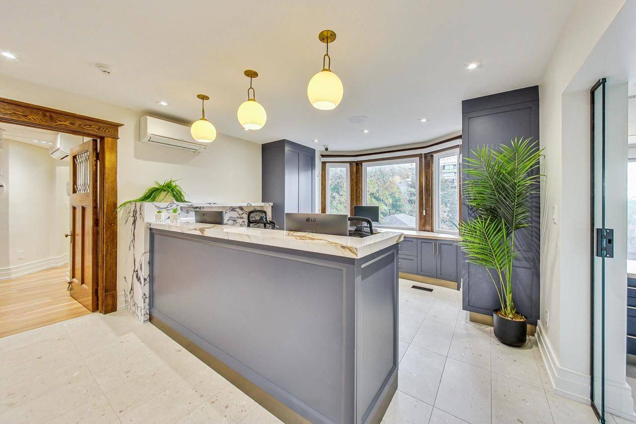 Barrie, ON L4M 1H5,123 Collier ST