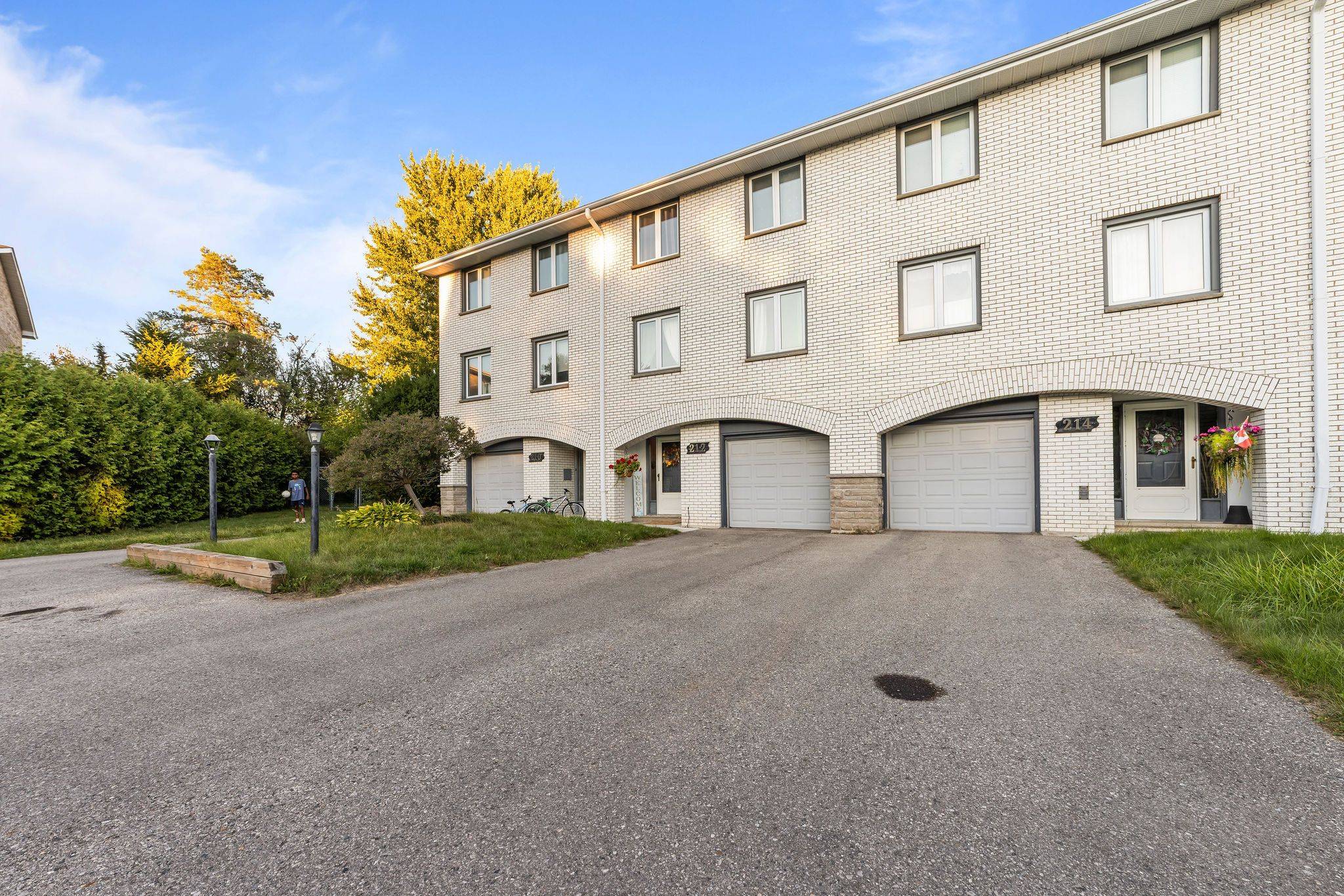 London North, ON N6G 2E5,210-216 Homestead CRES