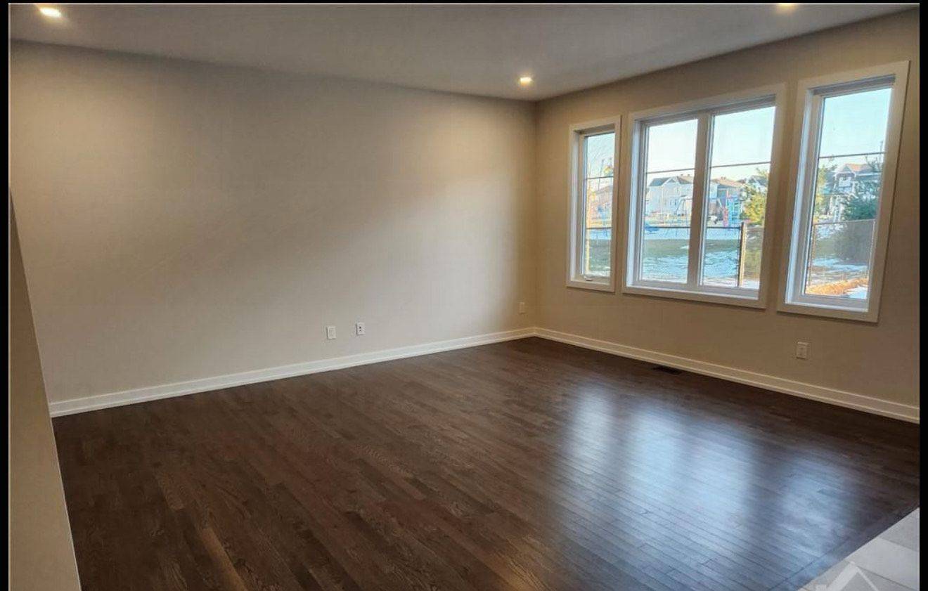 Stittsville - Munster - Richmond, ON K0A 2Z0,113 HACKAMORE CRES