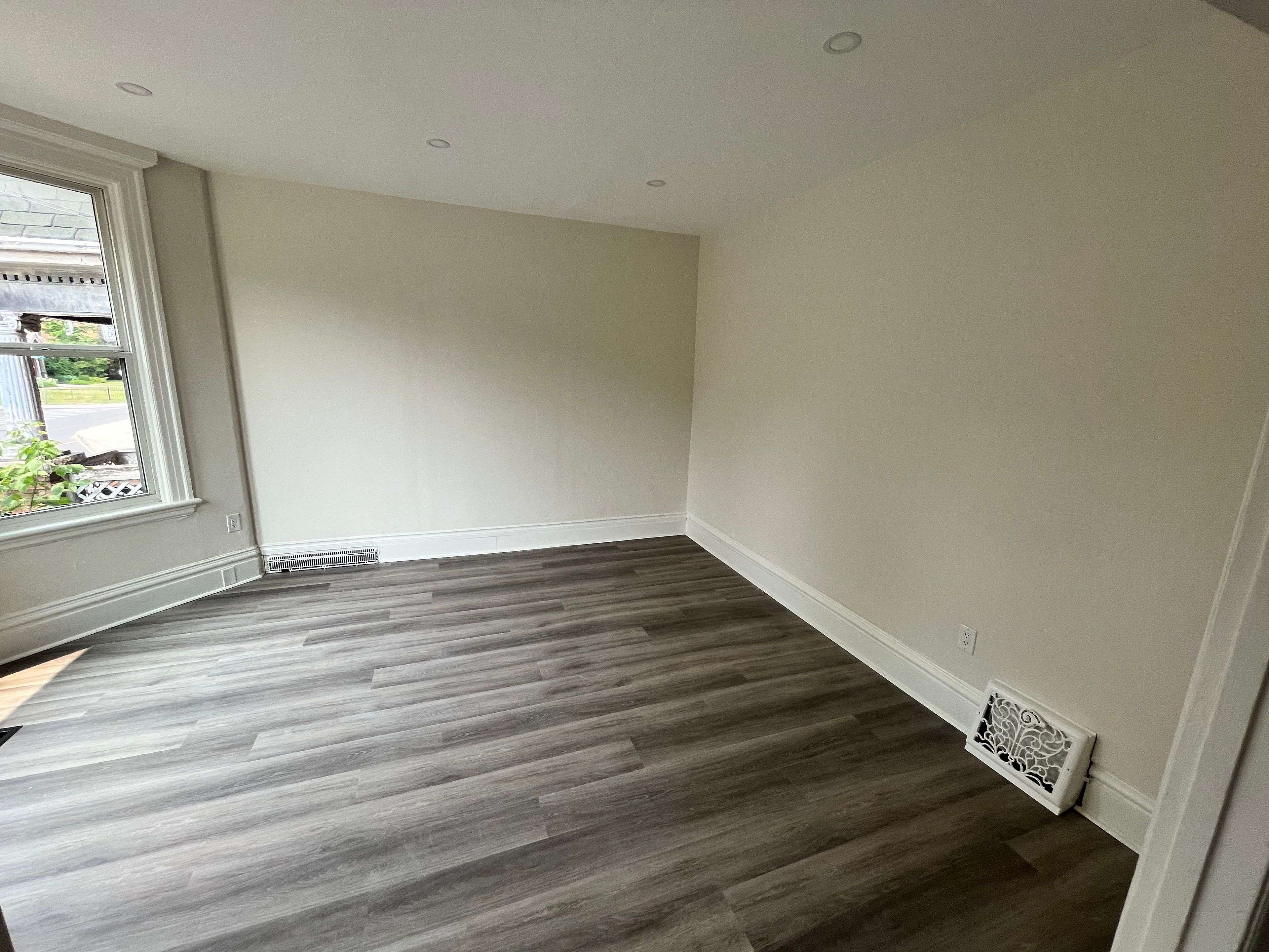 Hamilton, ON L8N 1S7,133 Stinson ST #1