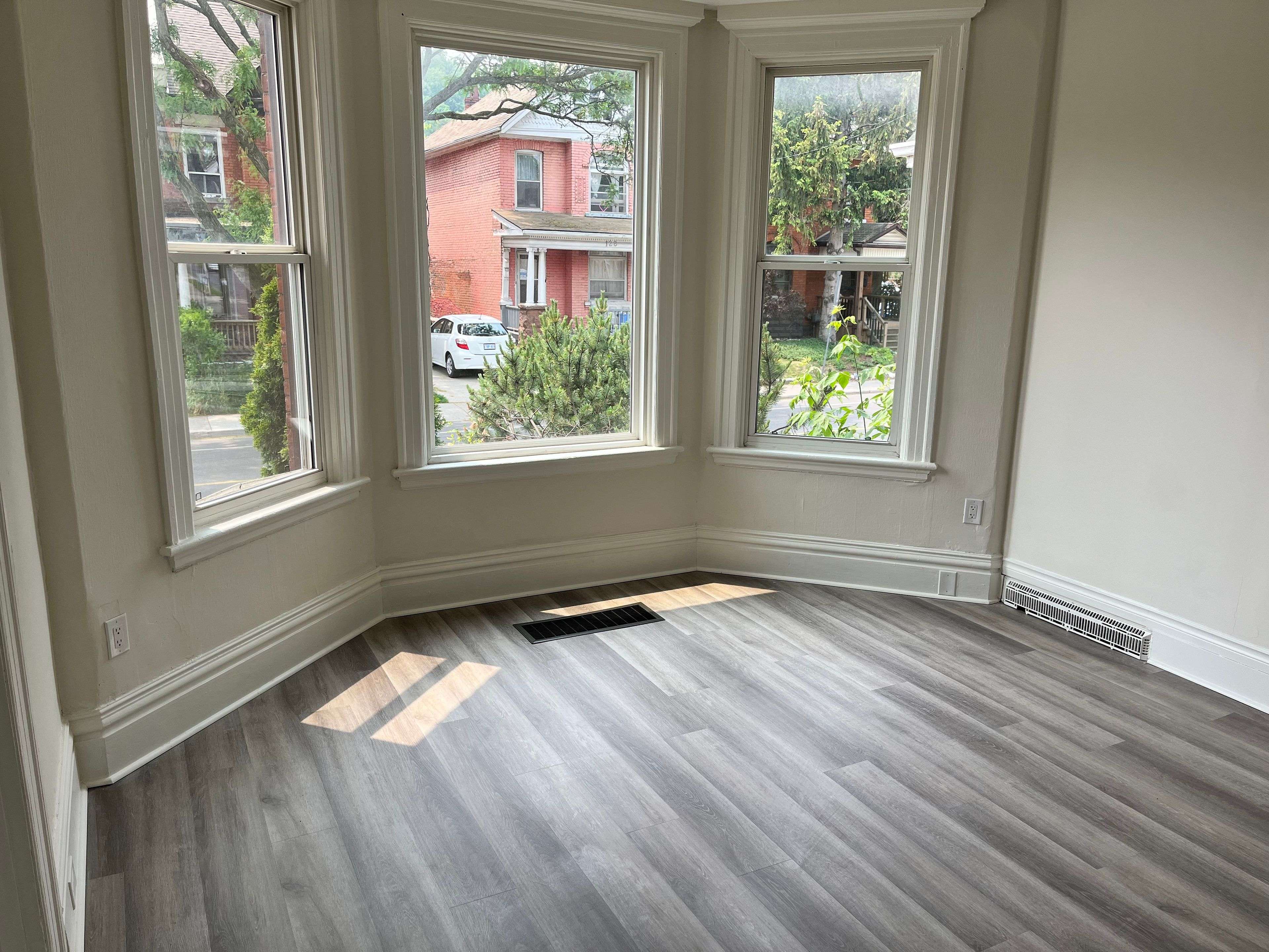 Hamilton, ON L8N 1S7,133 Stinson ST #1