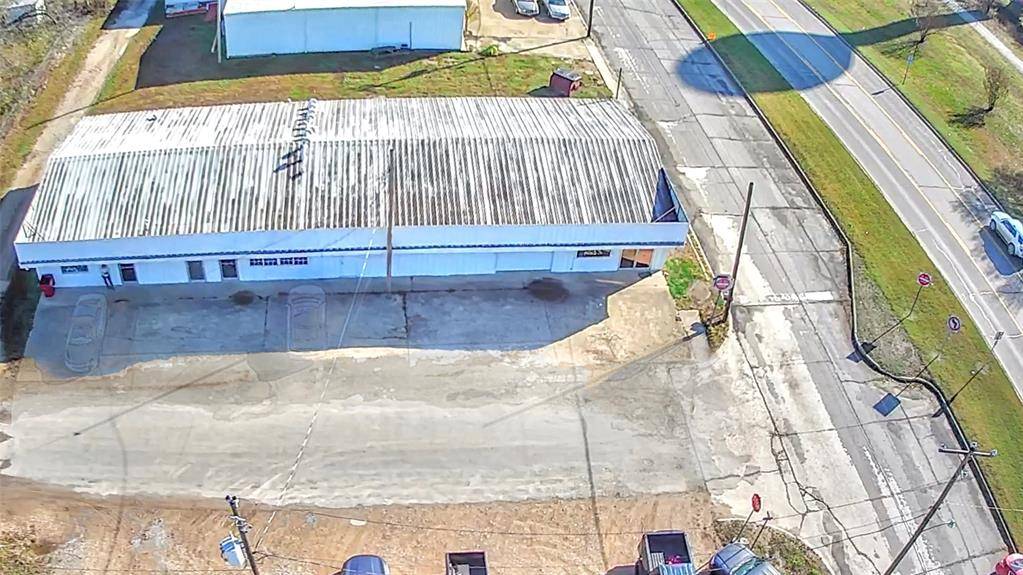 Blossom, TX 75416,110 N Walnut Street