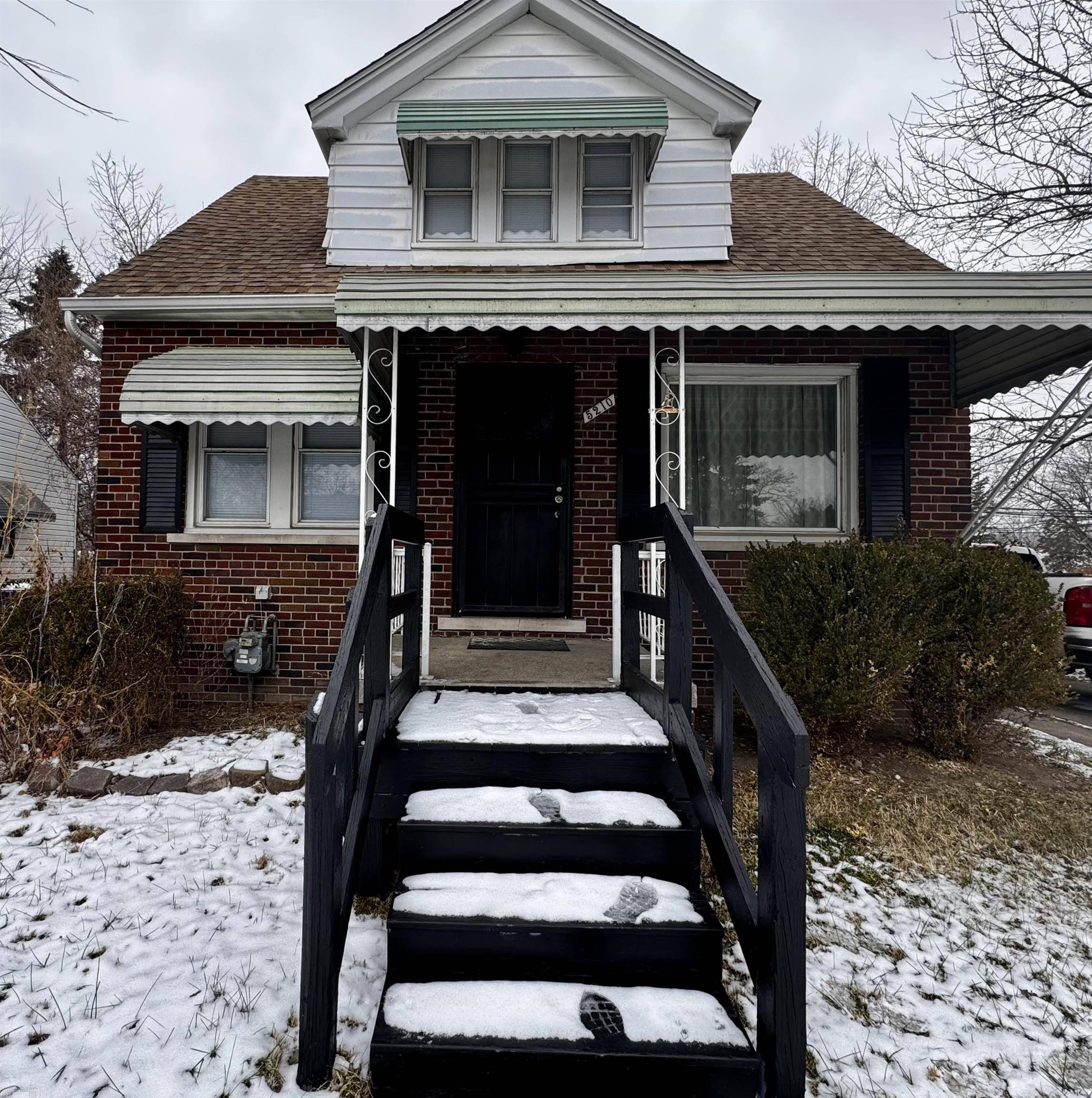 Detroit, MI 48224,5210 Farmbrook ST