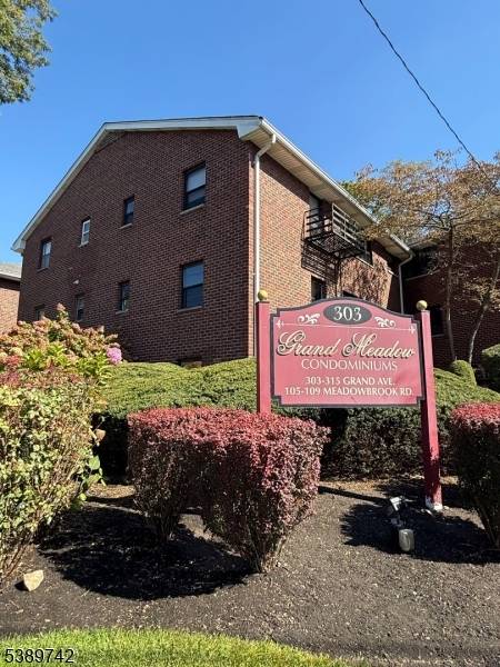 Englewood City, NJ 07631,105B Meadowbrook Rd